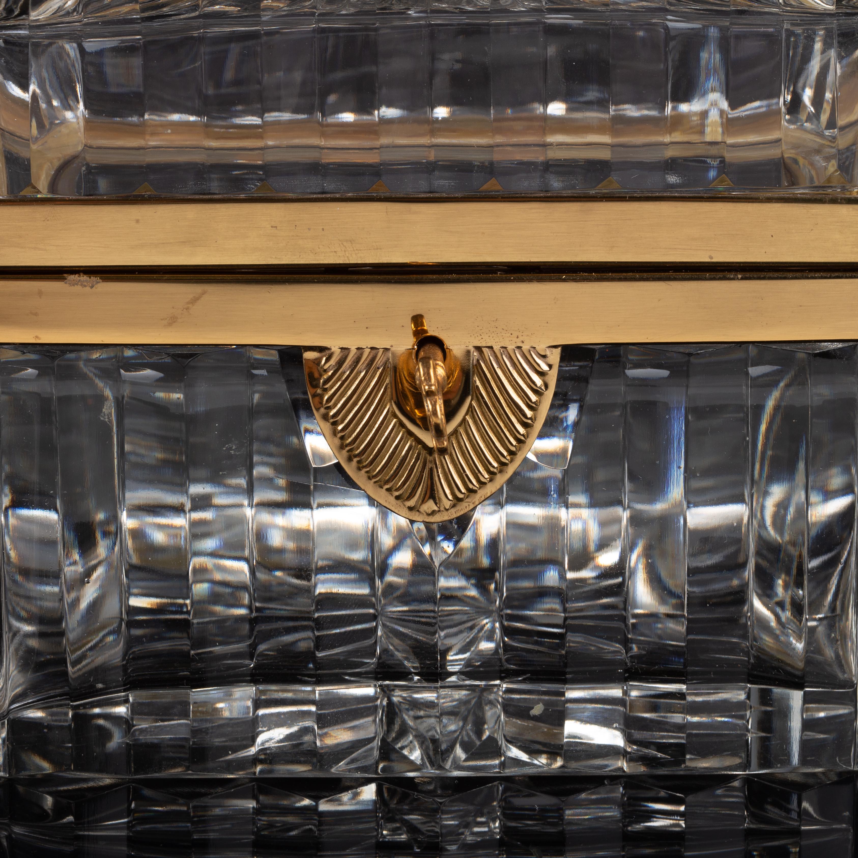 Bronze Coffret en cristal de Baccarat monté sur bronze doré avec couvercle et clé en forme d'étoile en vente