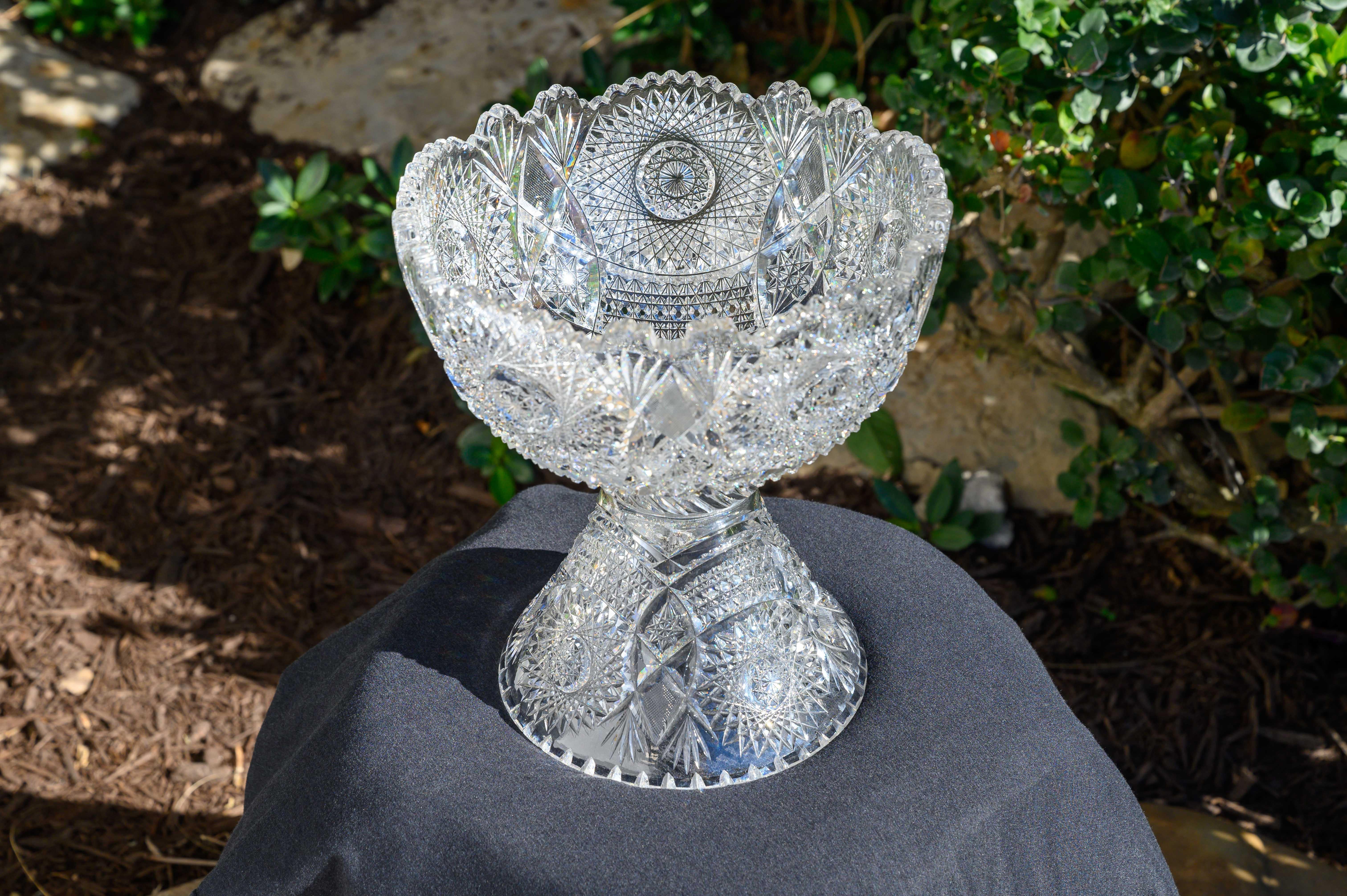 Baccarat Attrib. Französische Kristallschüssel mit Diamantschliff und Fuß oder Schale auf einem Pedestal im Zustand „Gut“ im Angebot in Miami, FL