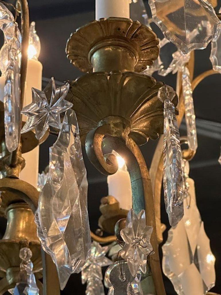 Lampadario francese Baccarat Manner in bronzo dorato in vendita 1