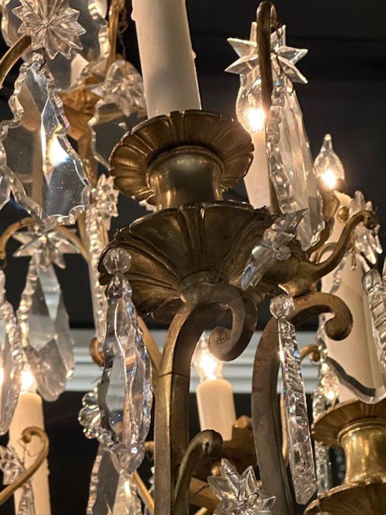 Lampadario francese Baccarat Manner in bronzo dorato in vendita 3