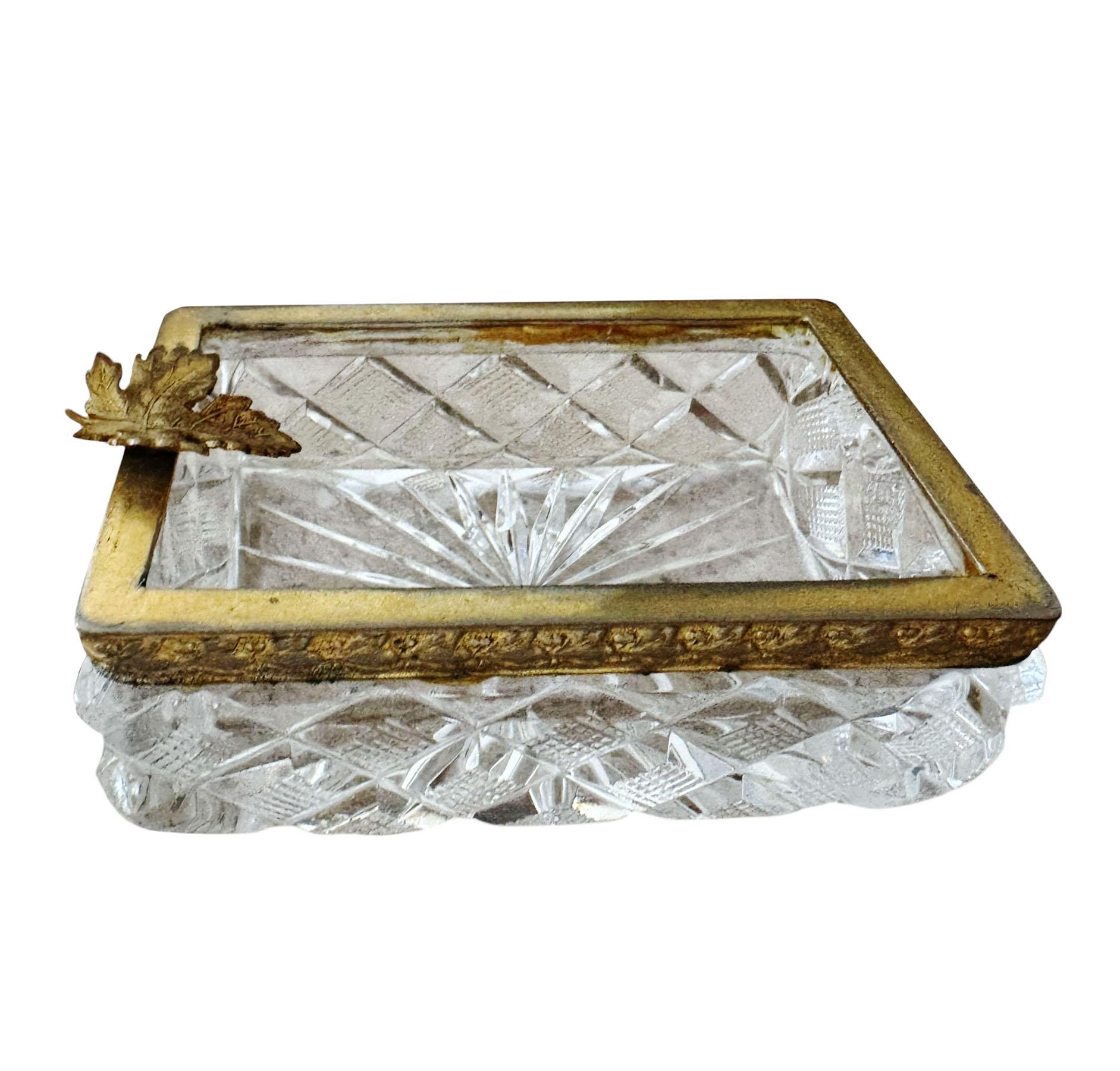 Cendrier ou attrape-tout en cristal de style Baccarat Bon état - En vente à Clearwater, FL