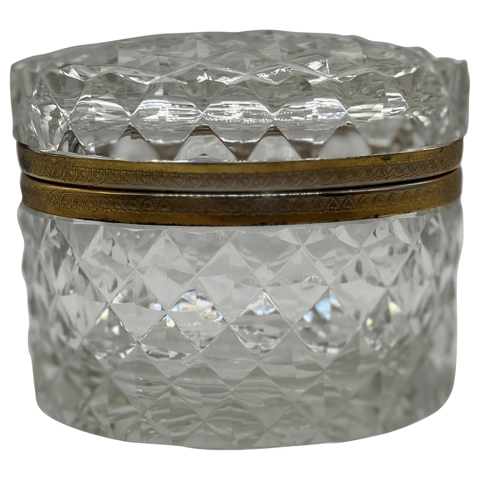 Coffret ovale en cristal et bronze doré de style Baccarat