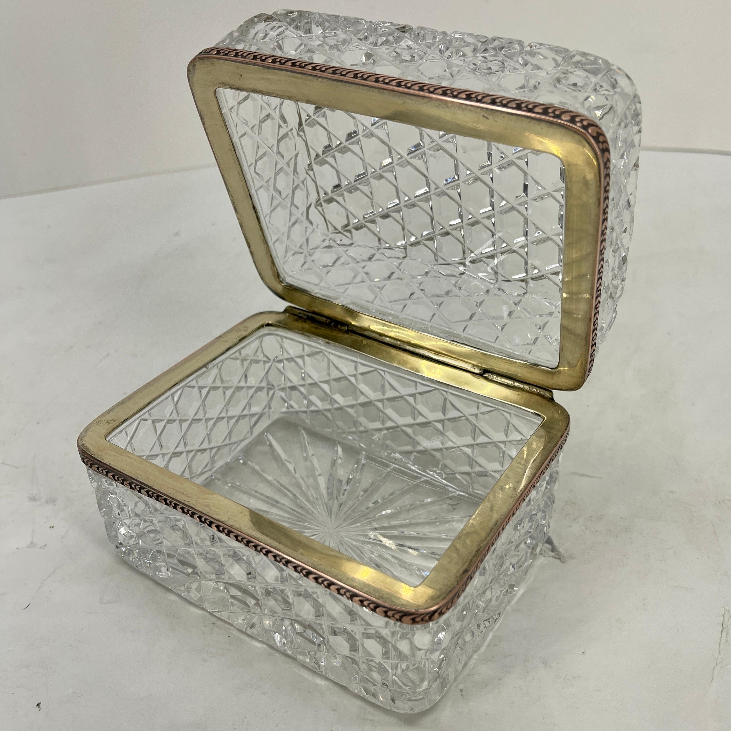 Französisch Baccarat Stil geschliffenem Kristall mit Deckel Box mit Messing Hardware im Angebot 4