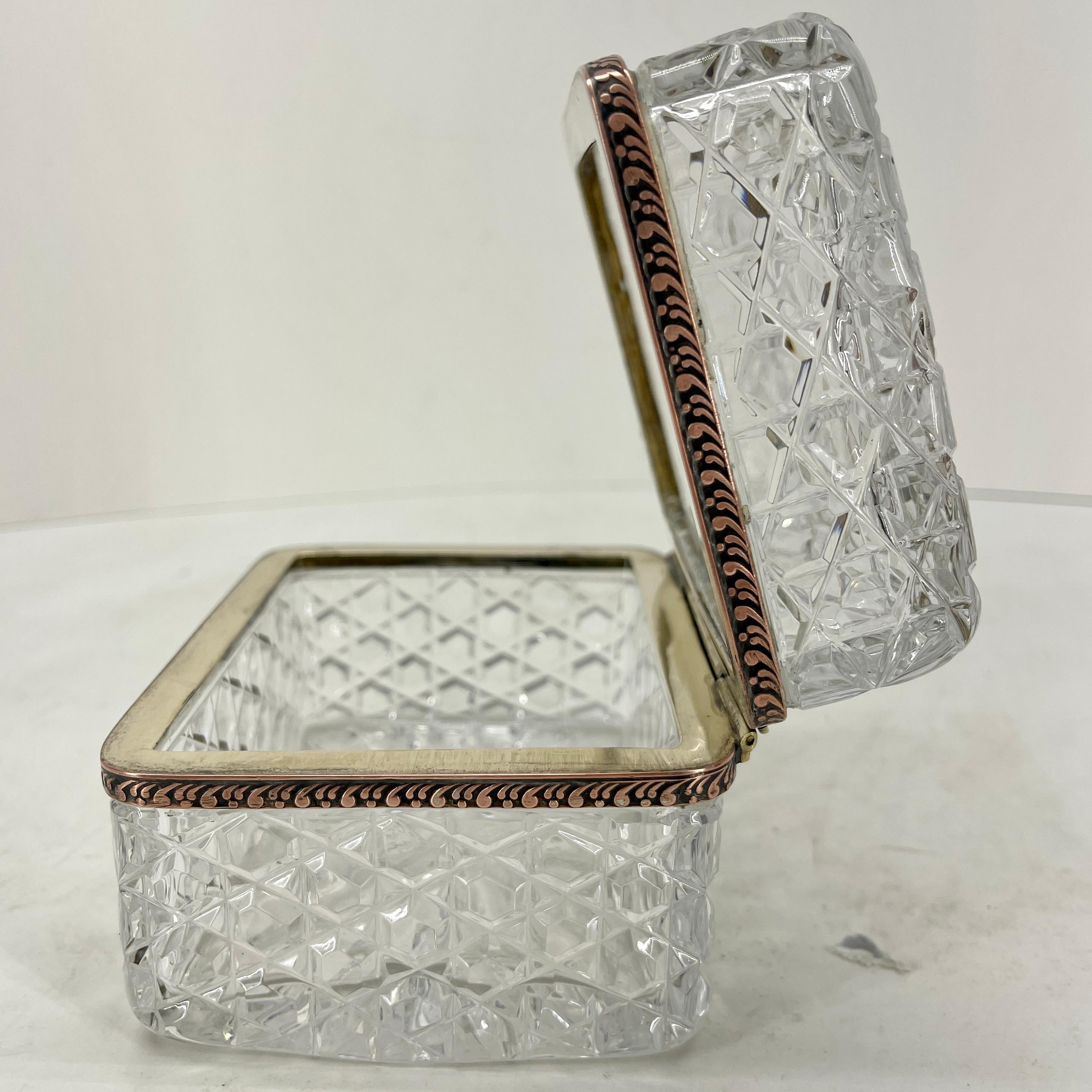Französisch Baccarat Stil geschliffenem Kristall mit Deckel Box mit Messing Hardware im Angebot 6
