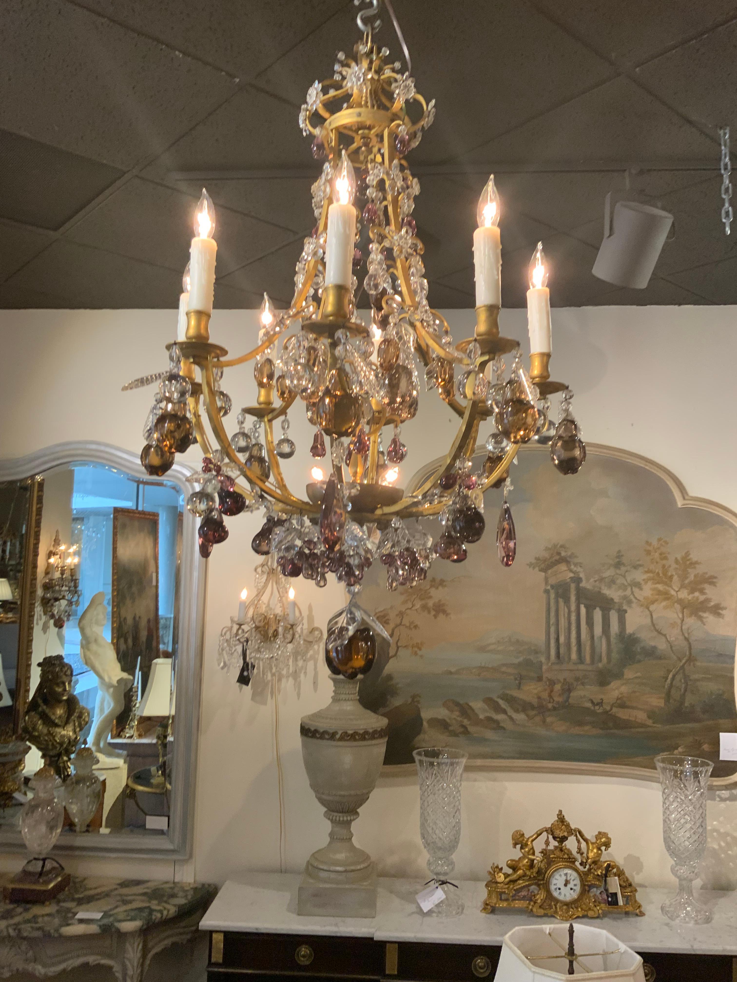 Lampadario francese Bagues a 11 luci con cristallo colorato e bronzo dorato in vendita 4