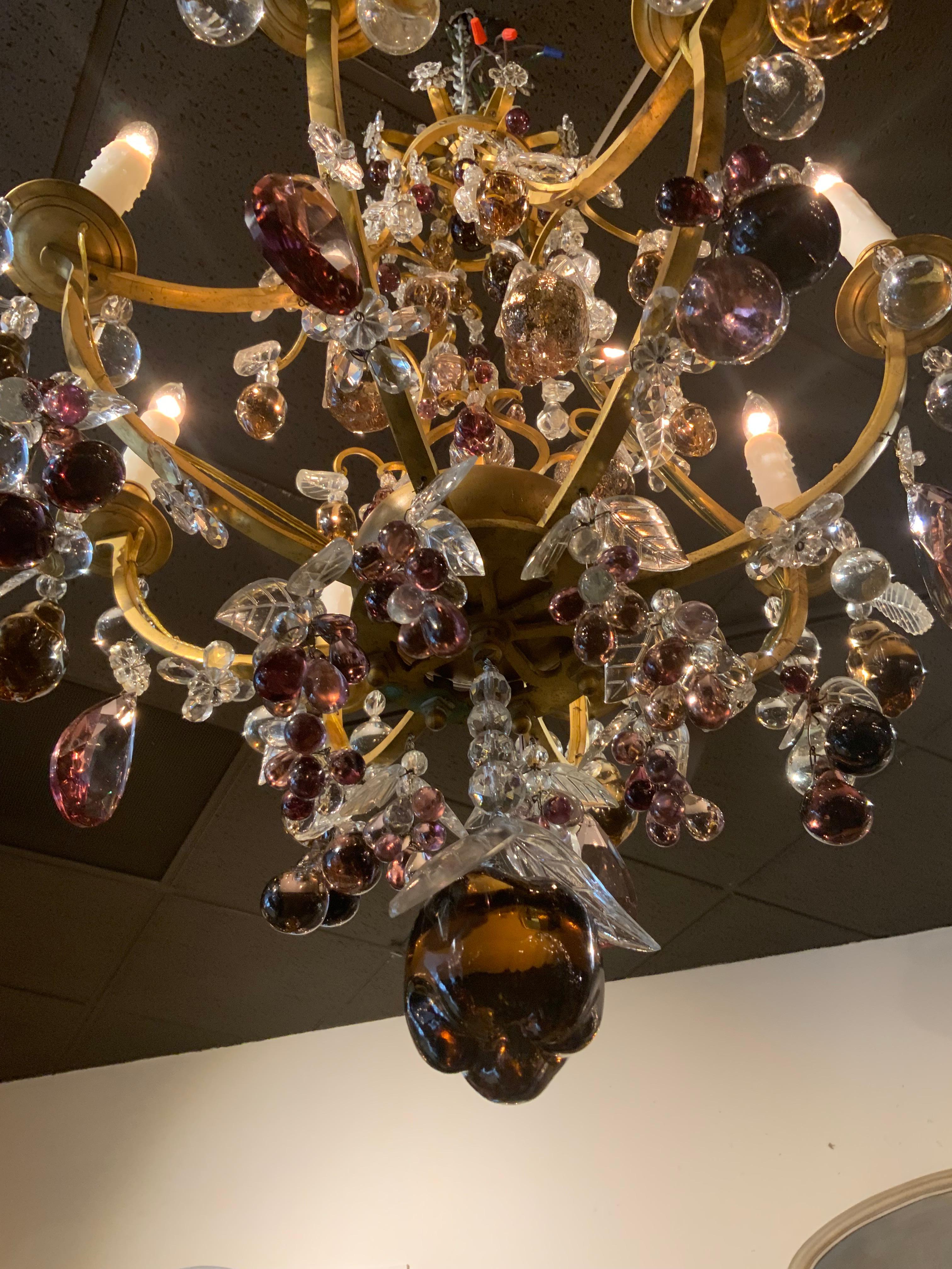 Cristallo Lampadario francese Bagues a 11 luci con cristallo colorato e bronzo dorato in vendita