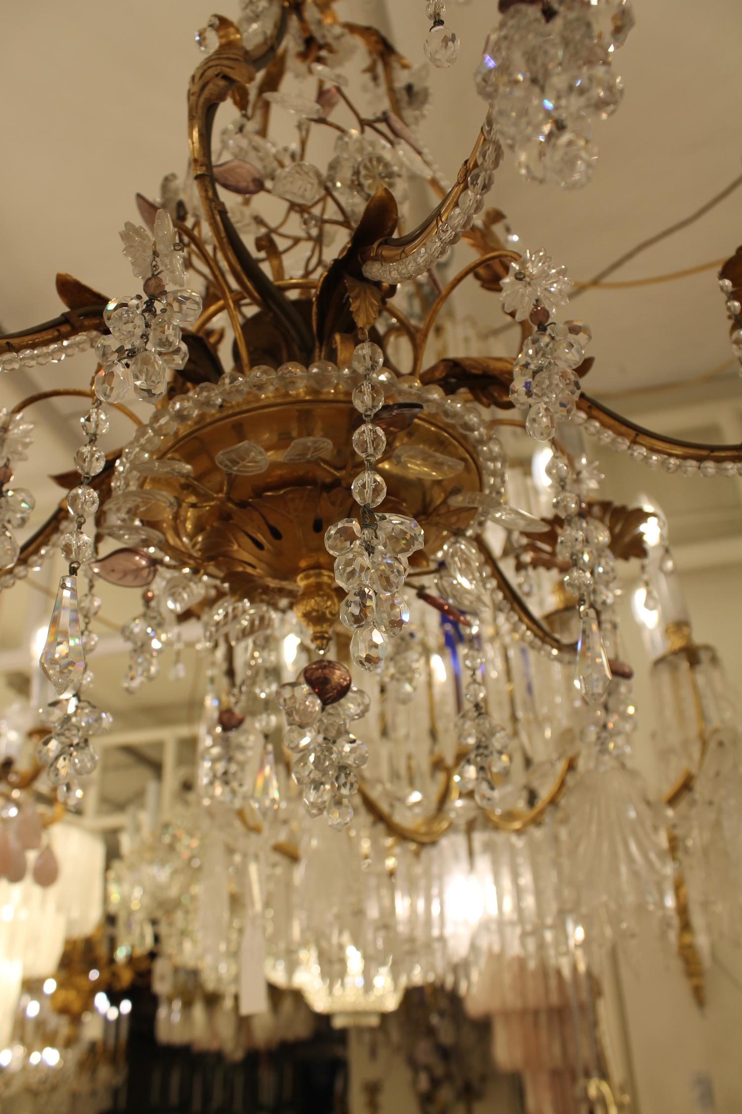 French Bagues with crystal grapes and flowers plus coloured leaves  Chandelier In Excellent Condition For Sale In London, GB