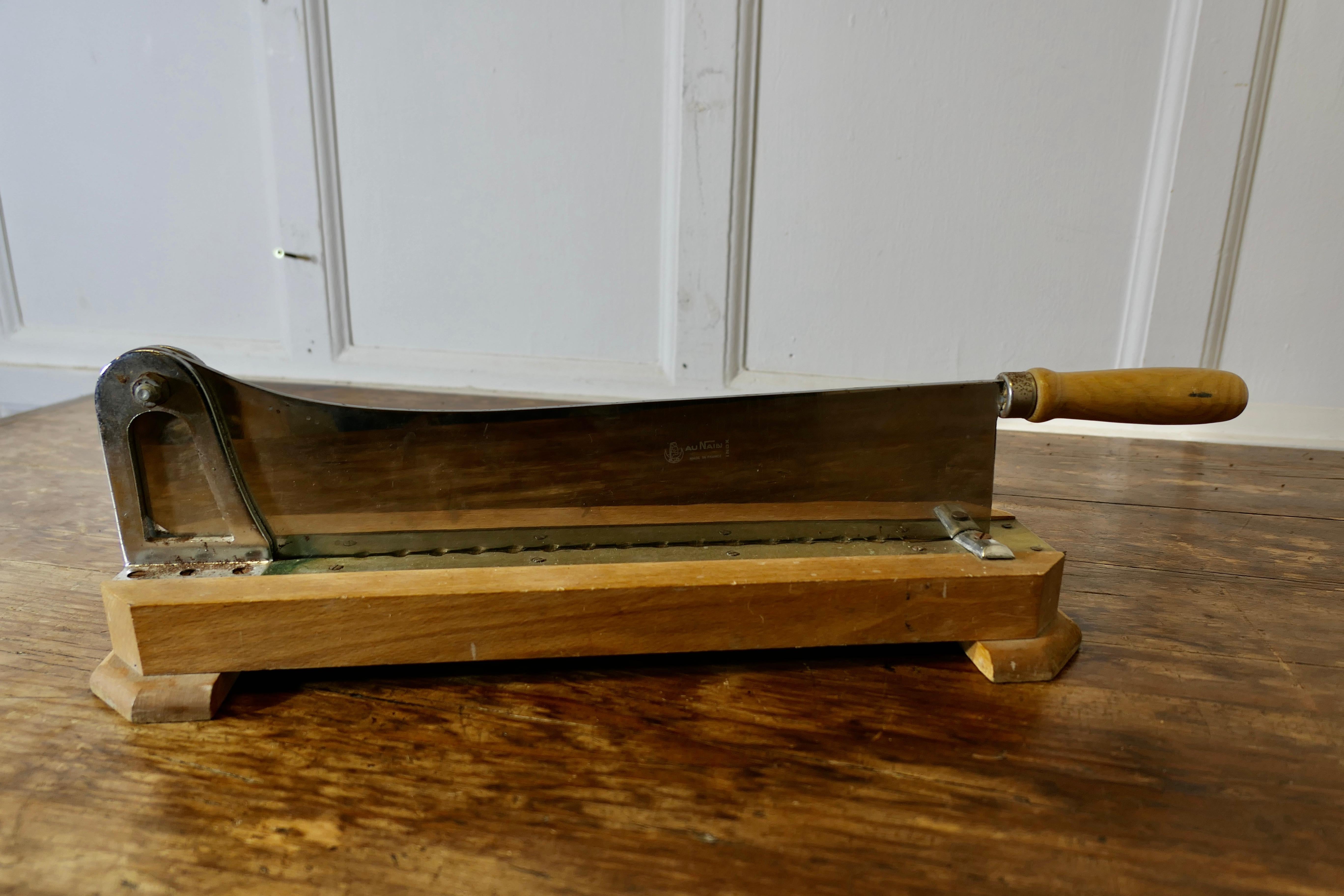 French Baguette Bread Cutter, Slicer, Guillotine In Good Condition For Sale In Godshill, Isle of Wight