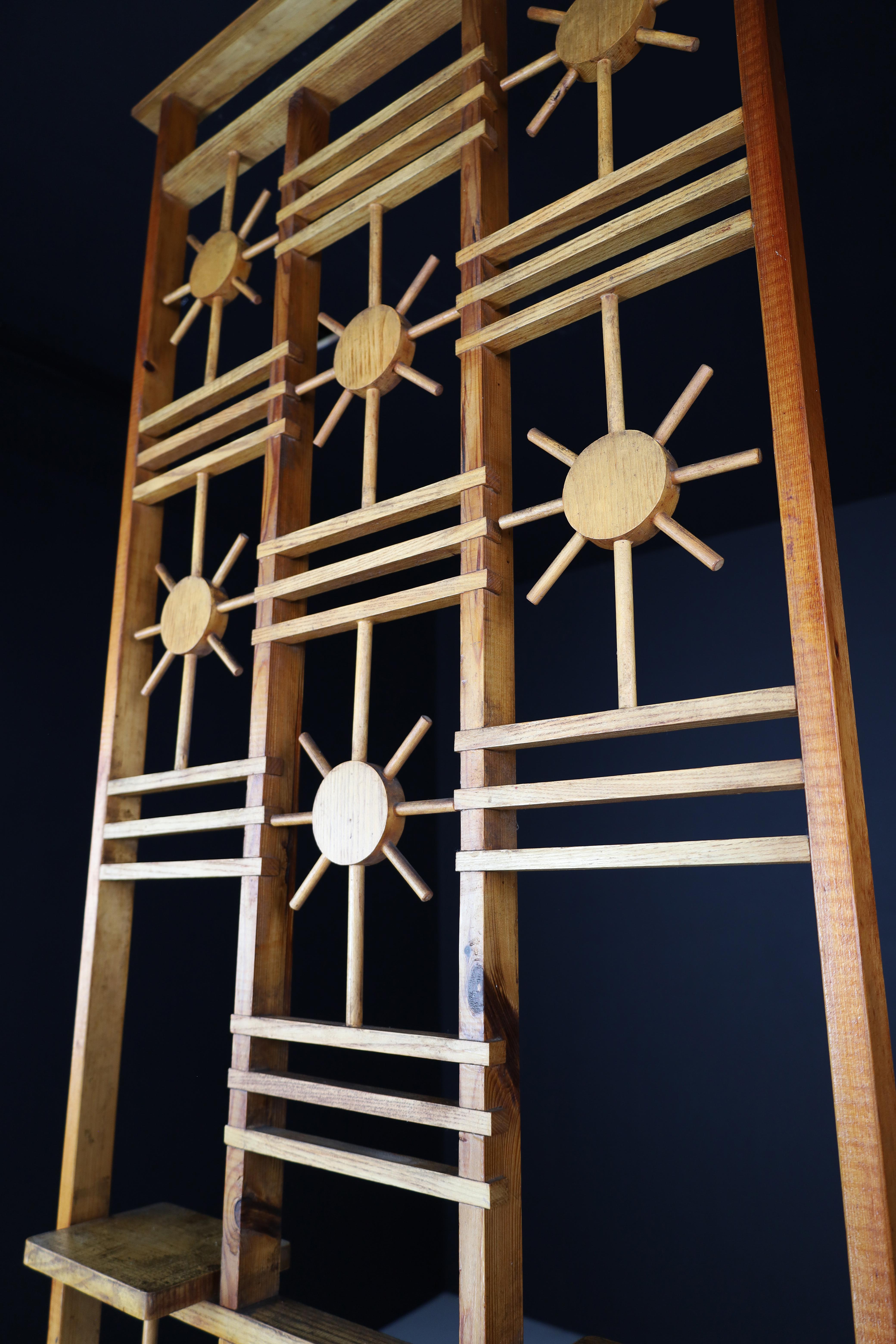 Milieu du XXe siècle Séparation de pièce française en bambou et pin avec accents de soleil, années 1960 en vente