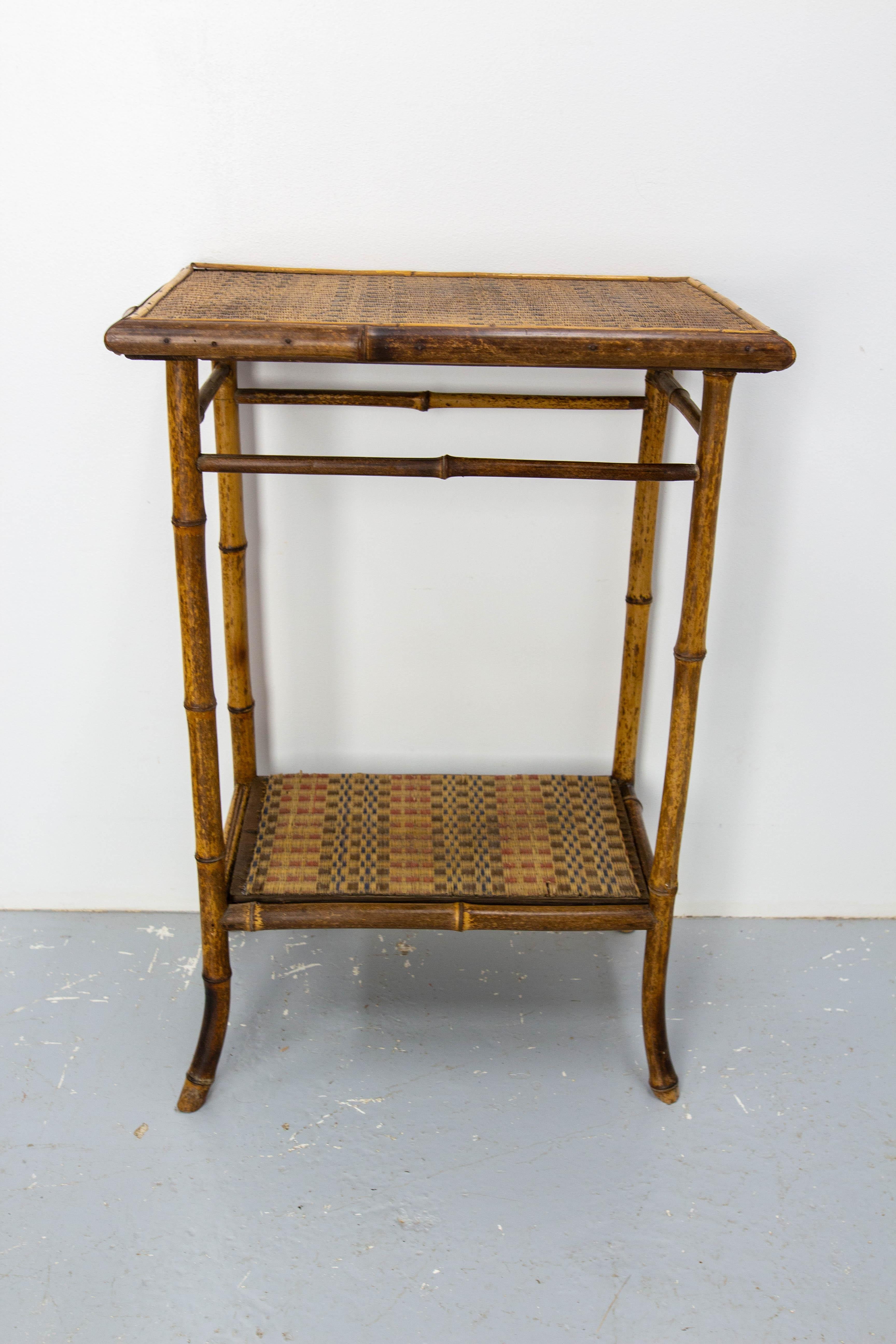 Little high side table. The structure of the furniture is made of bamboo. The surfaces are made of wood covered with woven straw
Made circa 1920

Good condition, delivered disassembled, stable assembly, once screwed.

Shipping:
60 / 39 / 72 cm 6 kg.