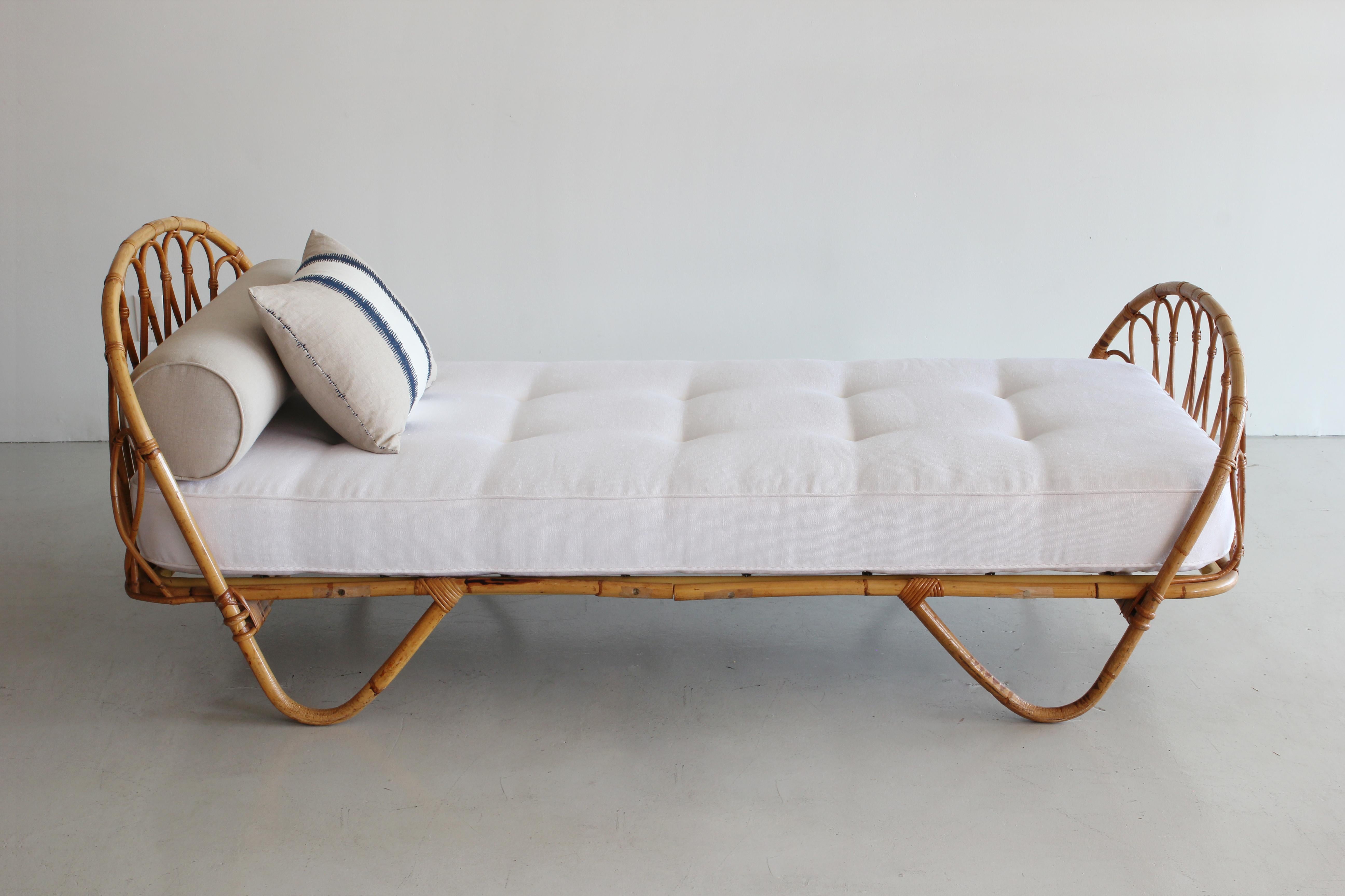 Elegant daybed with white linen newly upholstered cushion, France, 1960s.
