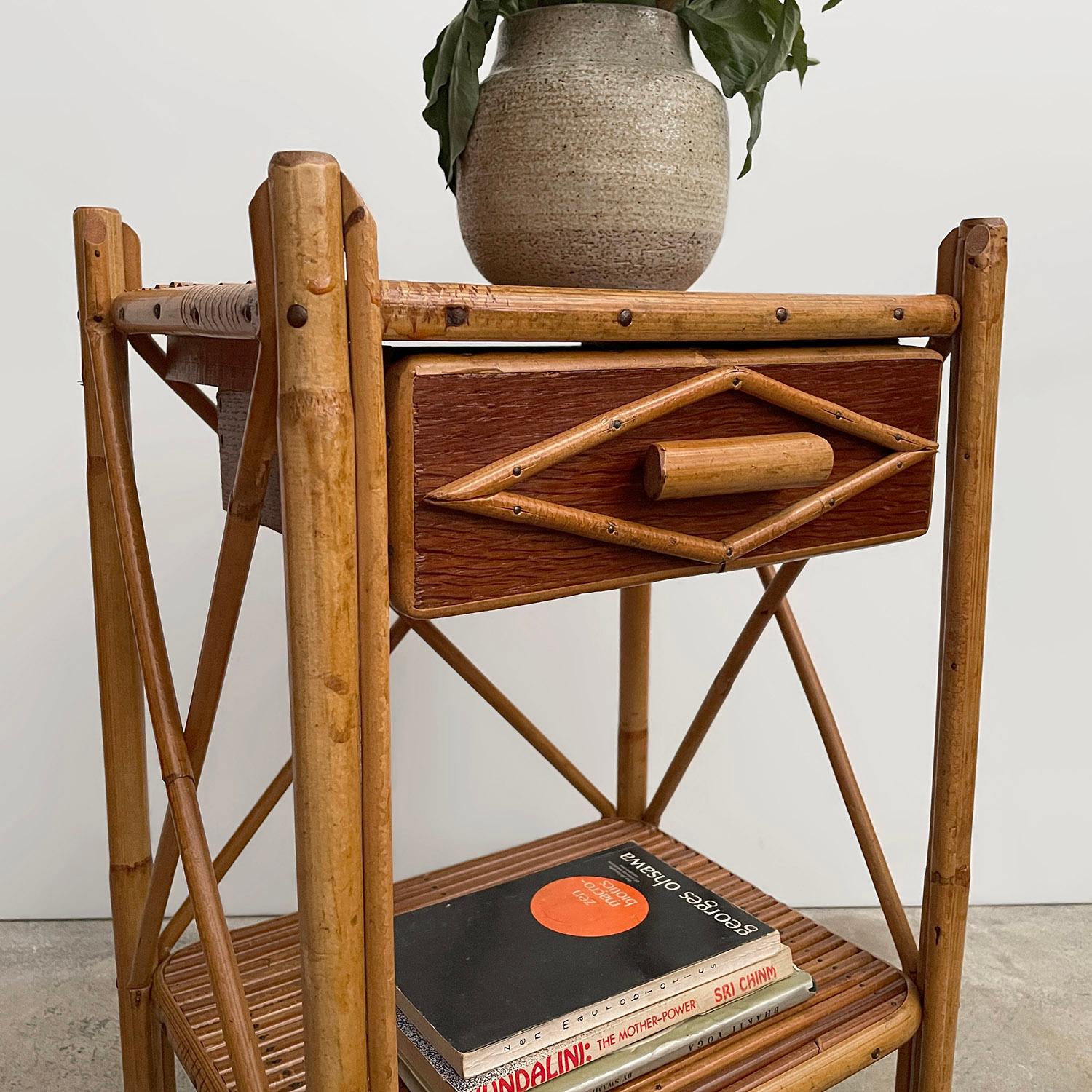 Table d'appoint en bambou français Bon état - En vente à Los Angeles, CA