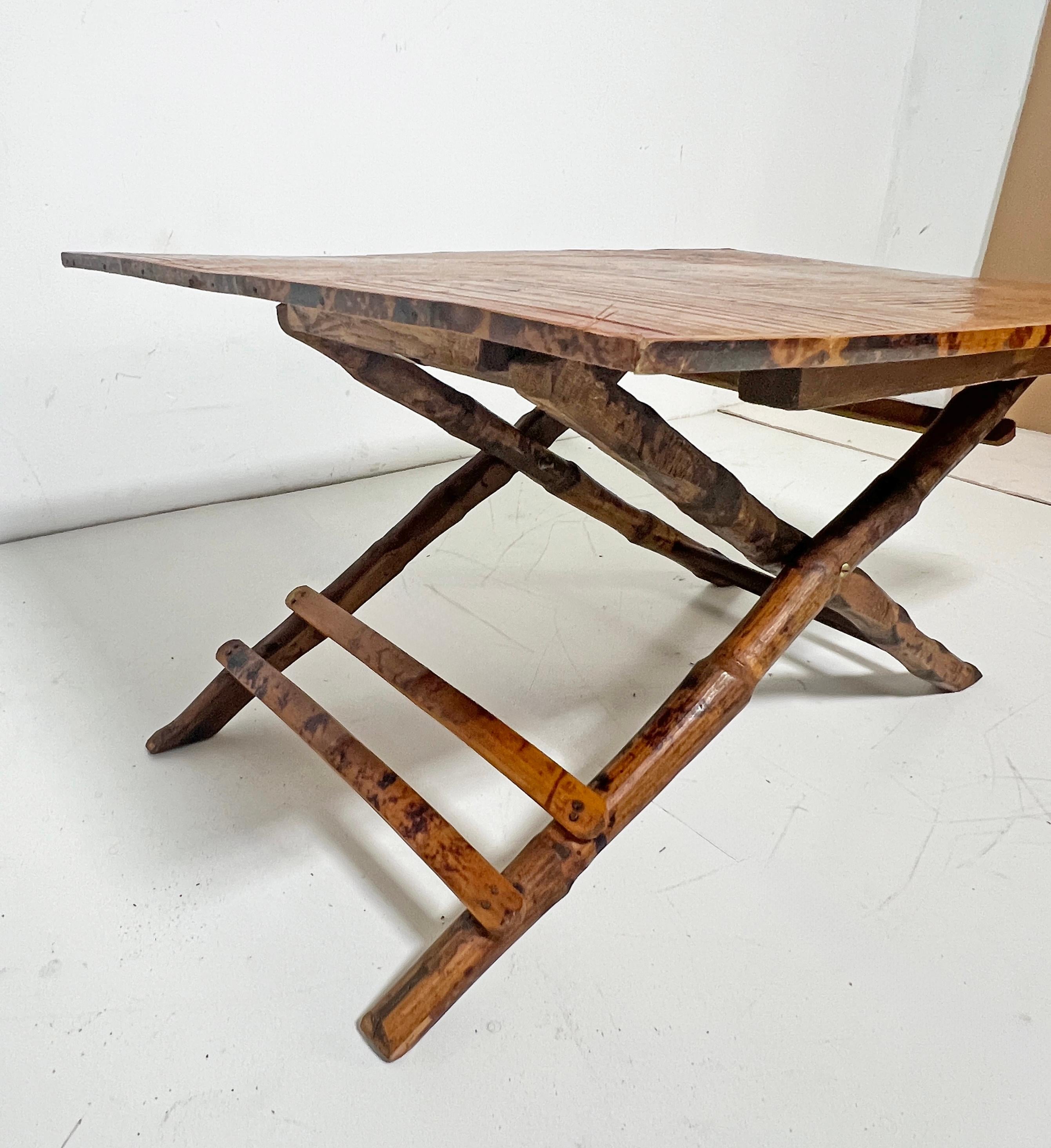 Français French Bamboo Folding Campaign Style Picnic or Coffee Table Circa 1950s en vente