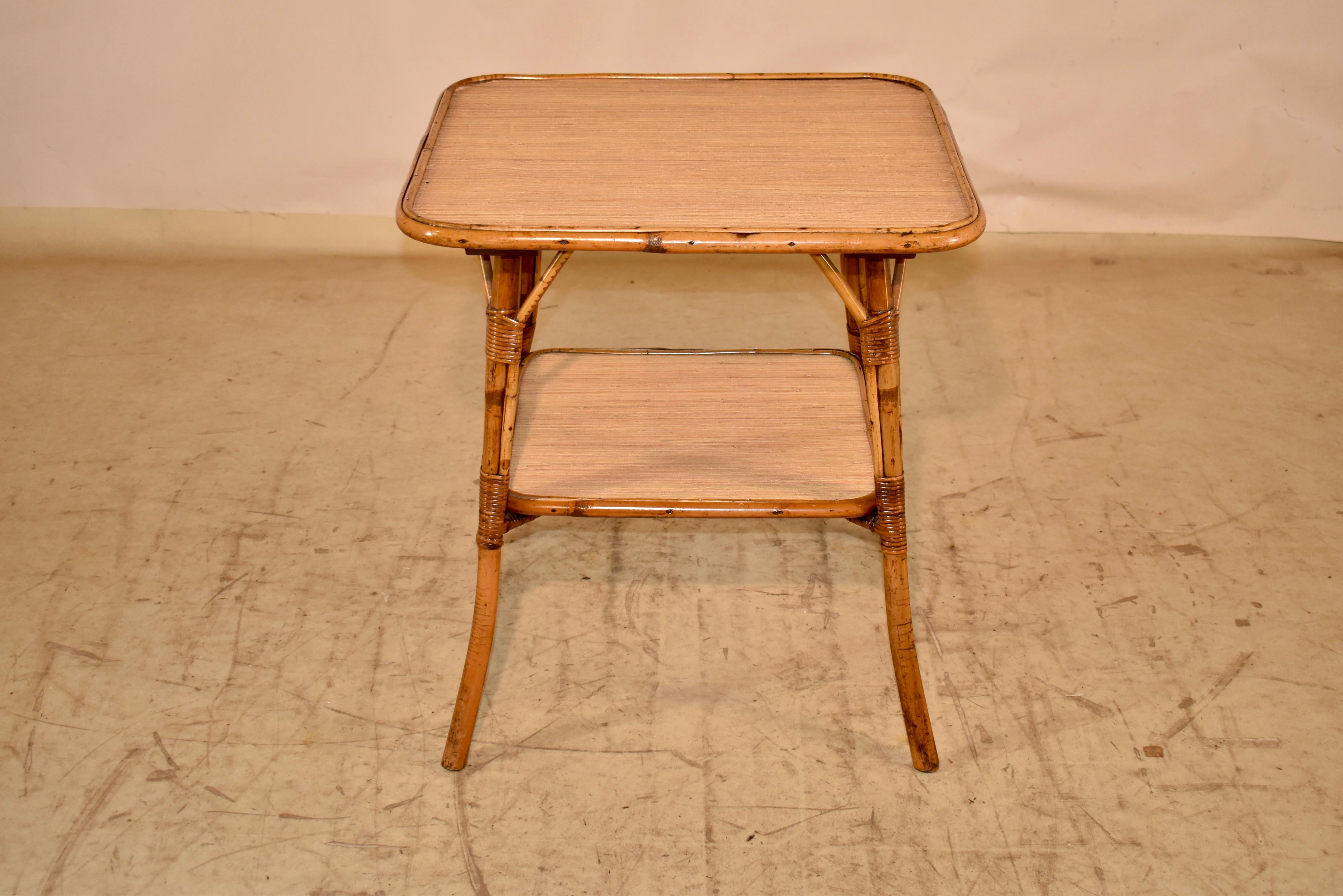 Mesa auxiliar francesa grande de bambú, Circa 1960's mediados del siglo XX en venta