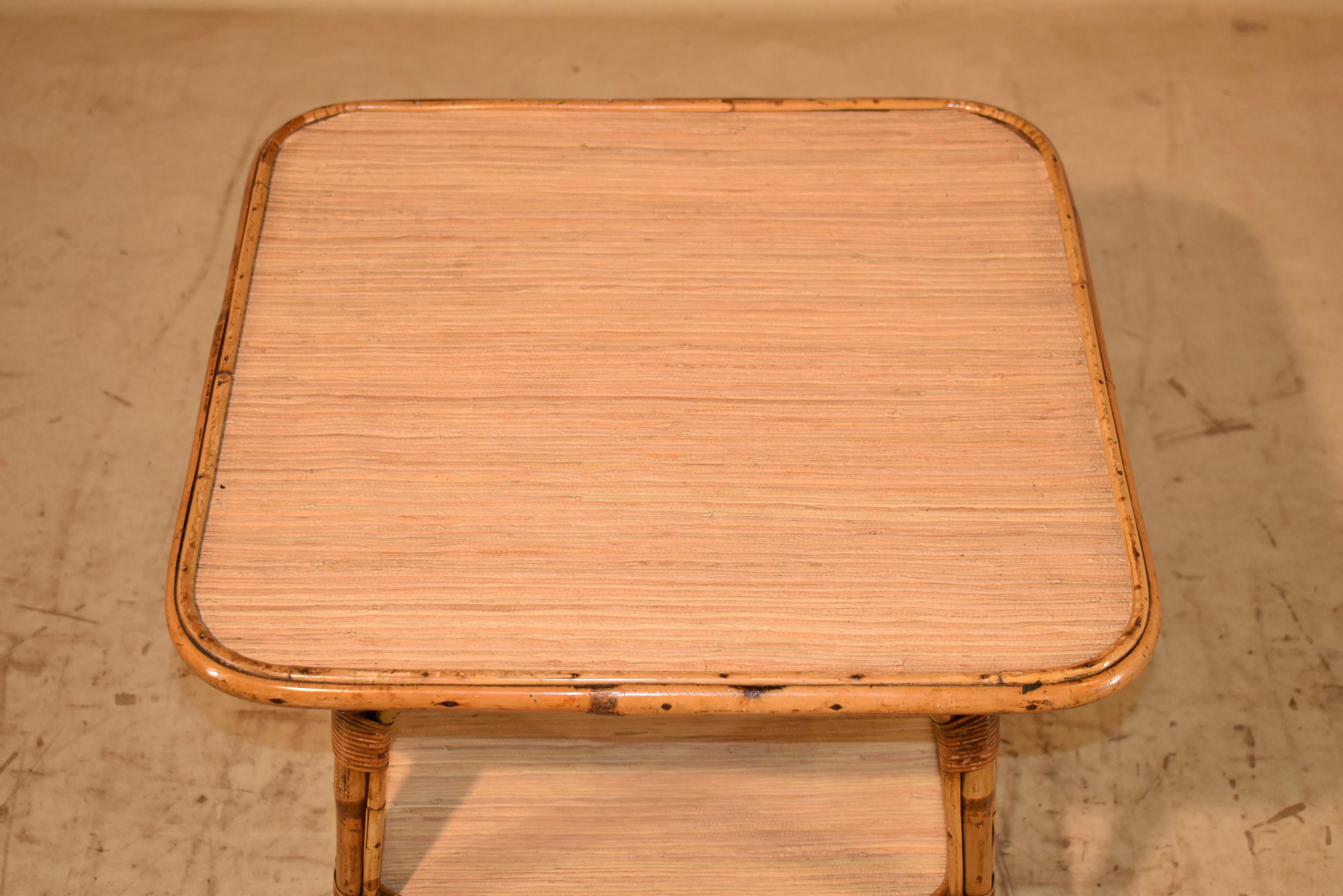 Mesa auxiliar francesa grande de bambú, Circa 1960's en venta 1