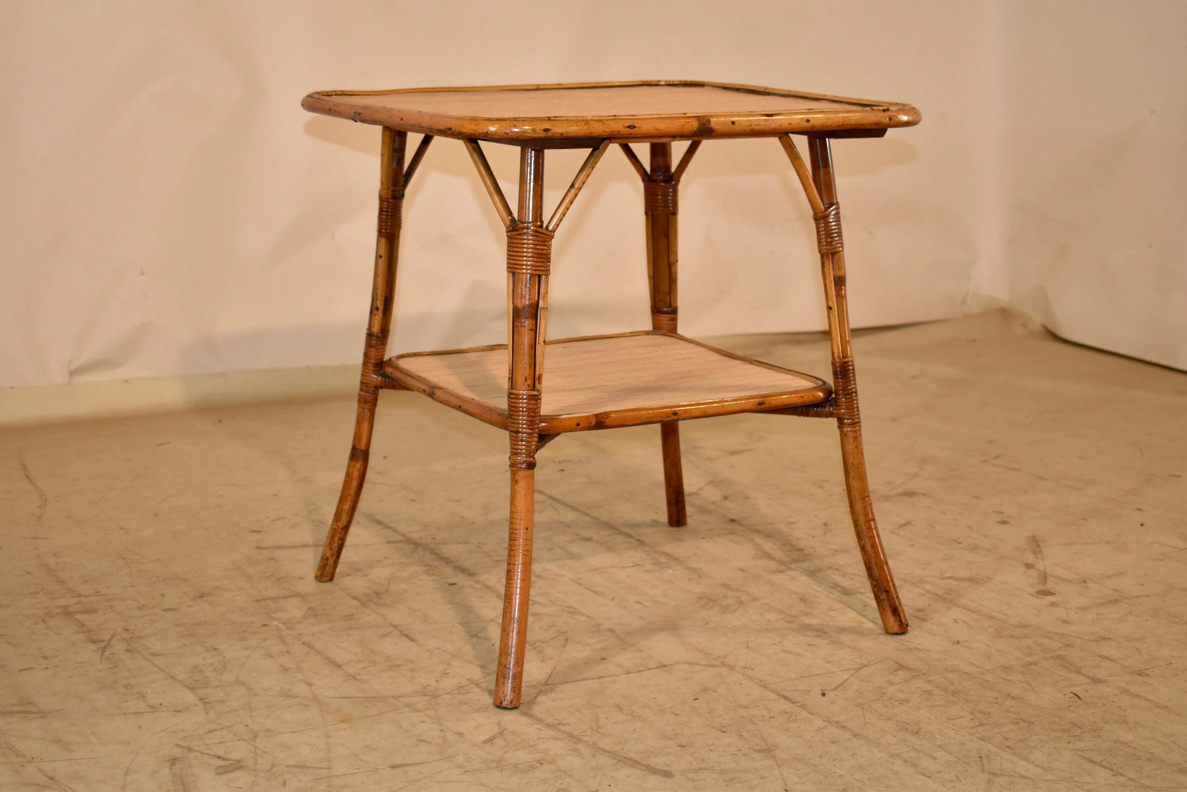 Mesa auxiliar francesa grande de bambú, Circa 1960's en venta 3