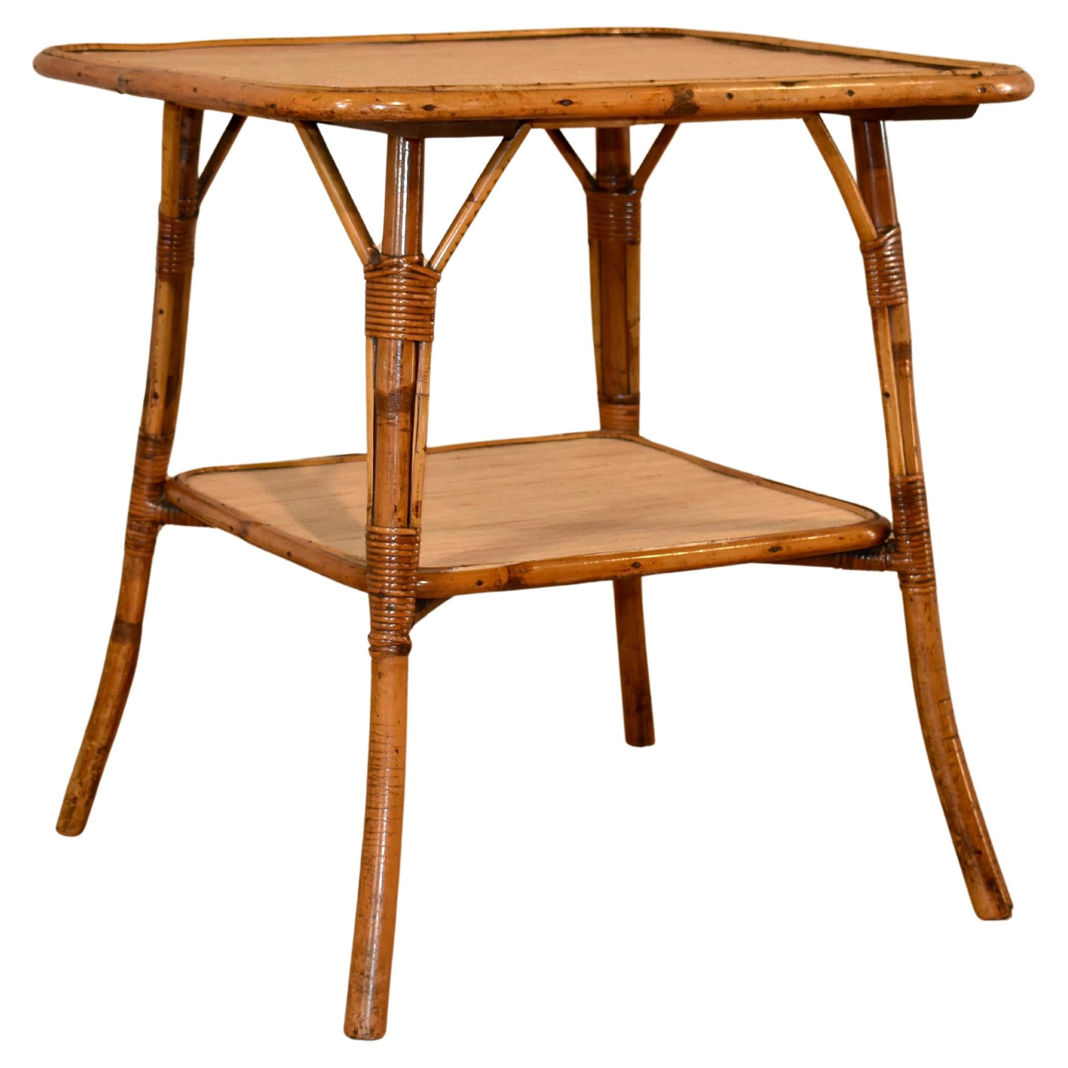 Mesa auxiliar francesa grande de bambú, Circa 1960's en venta