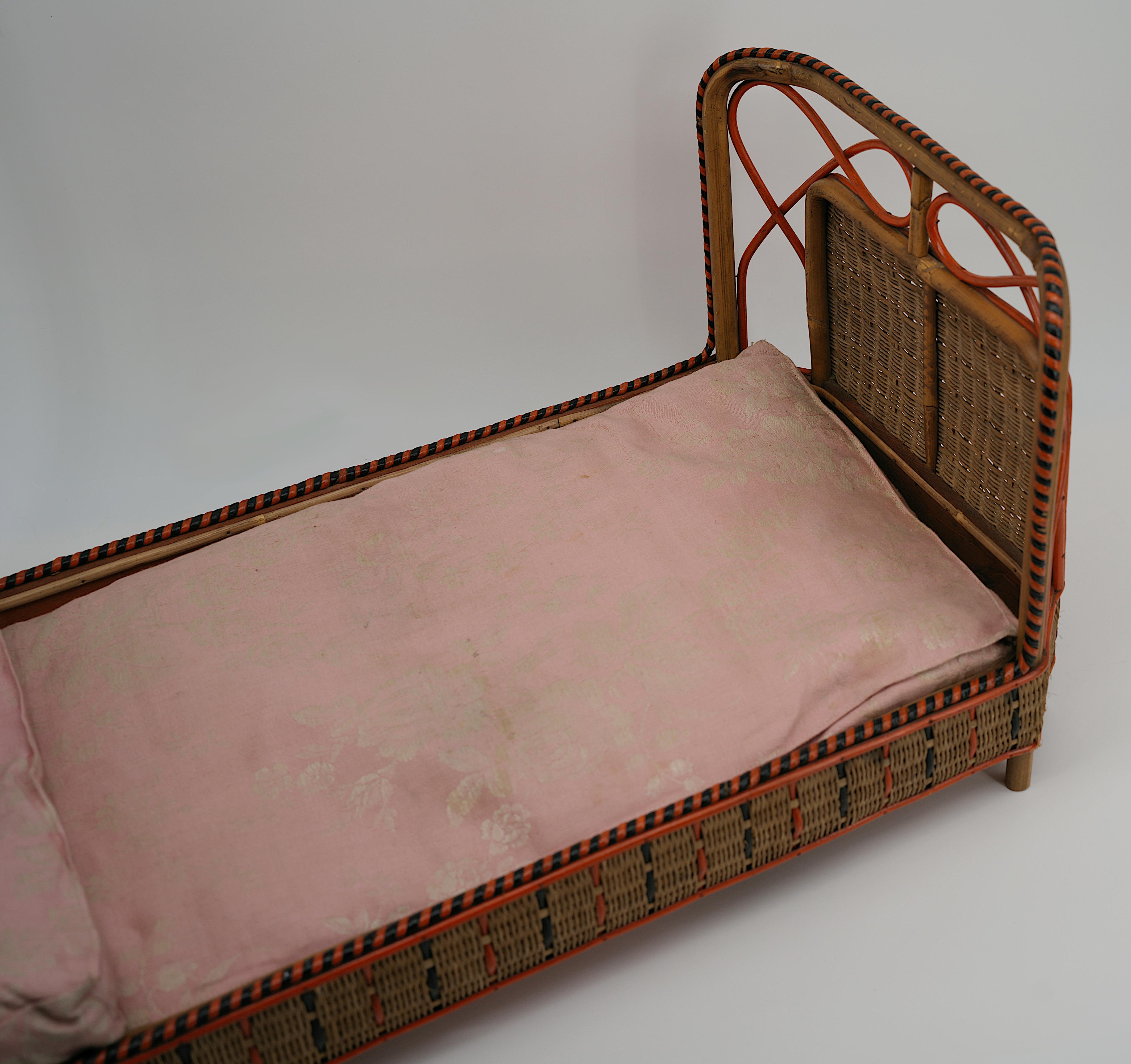French Bamboo & Rattan Doll's Bedroom, Playhouse, ca.1900 For Sale 5
