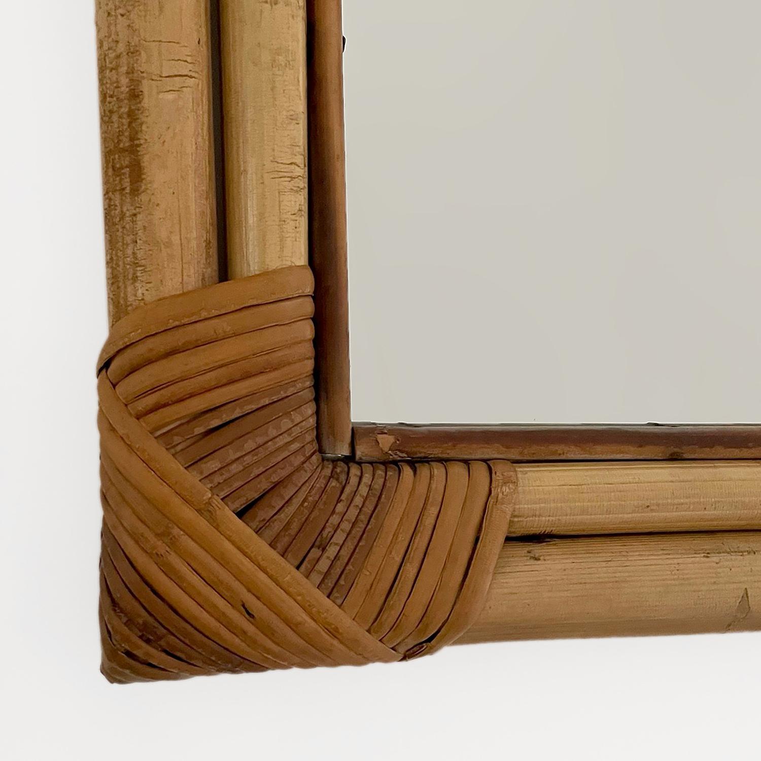 Fine XX secolo Specchio da parete quadrato in bambù e rattan francese in vendita