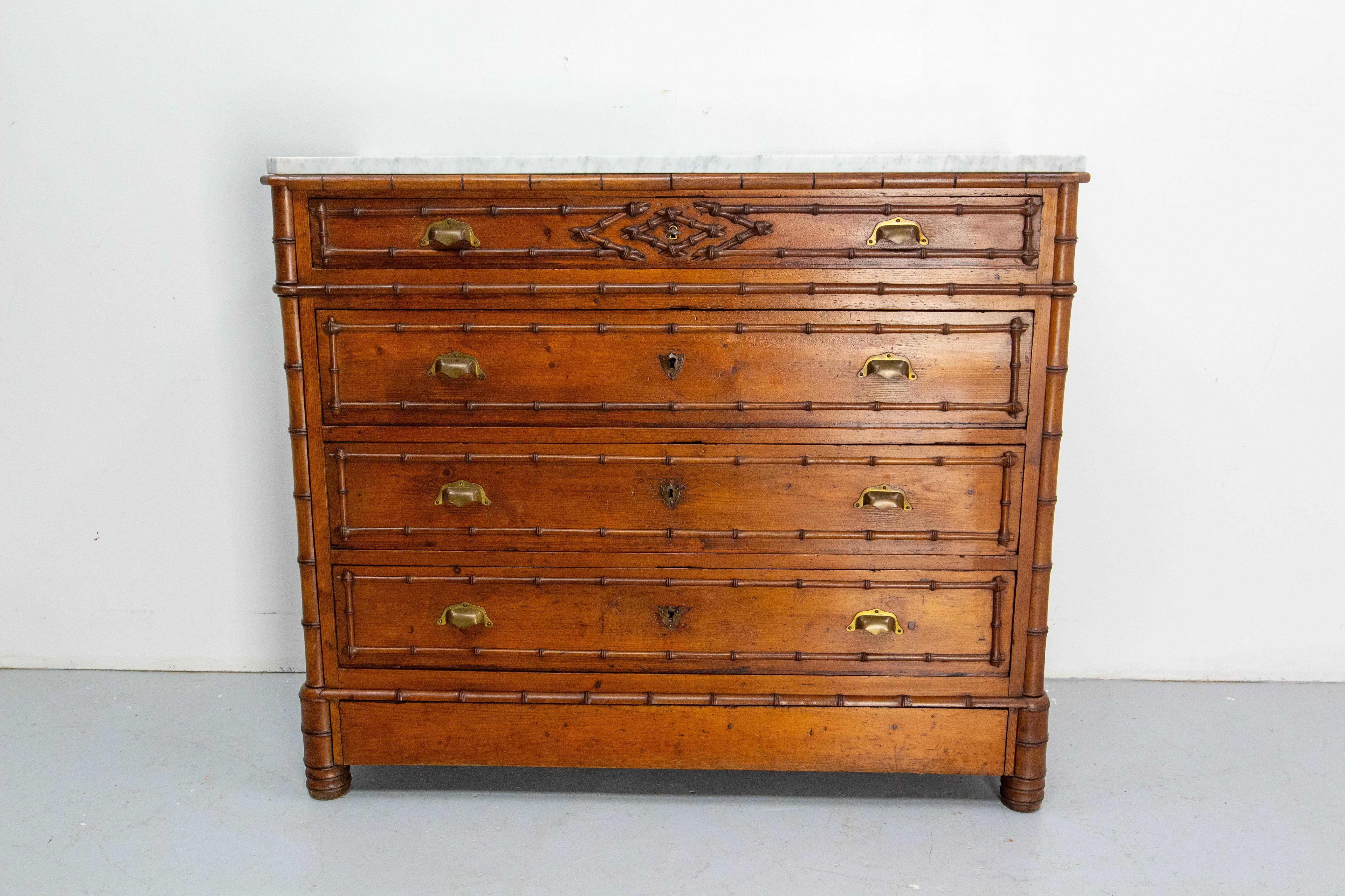 French bamboo chest of drawers in pitchpin and marble from the 19th century.  
four drawers plus one in the lower belt (see photo)
drawer sides and runners have been restored to working order.
the marble is not original, it is a little shinier than