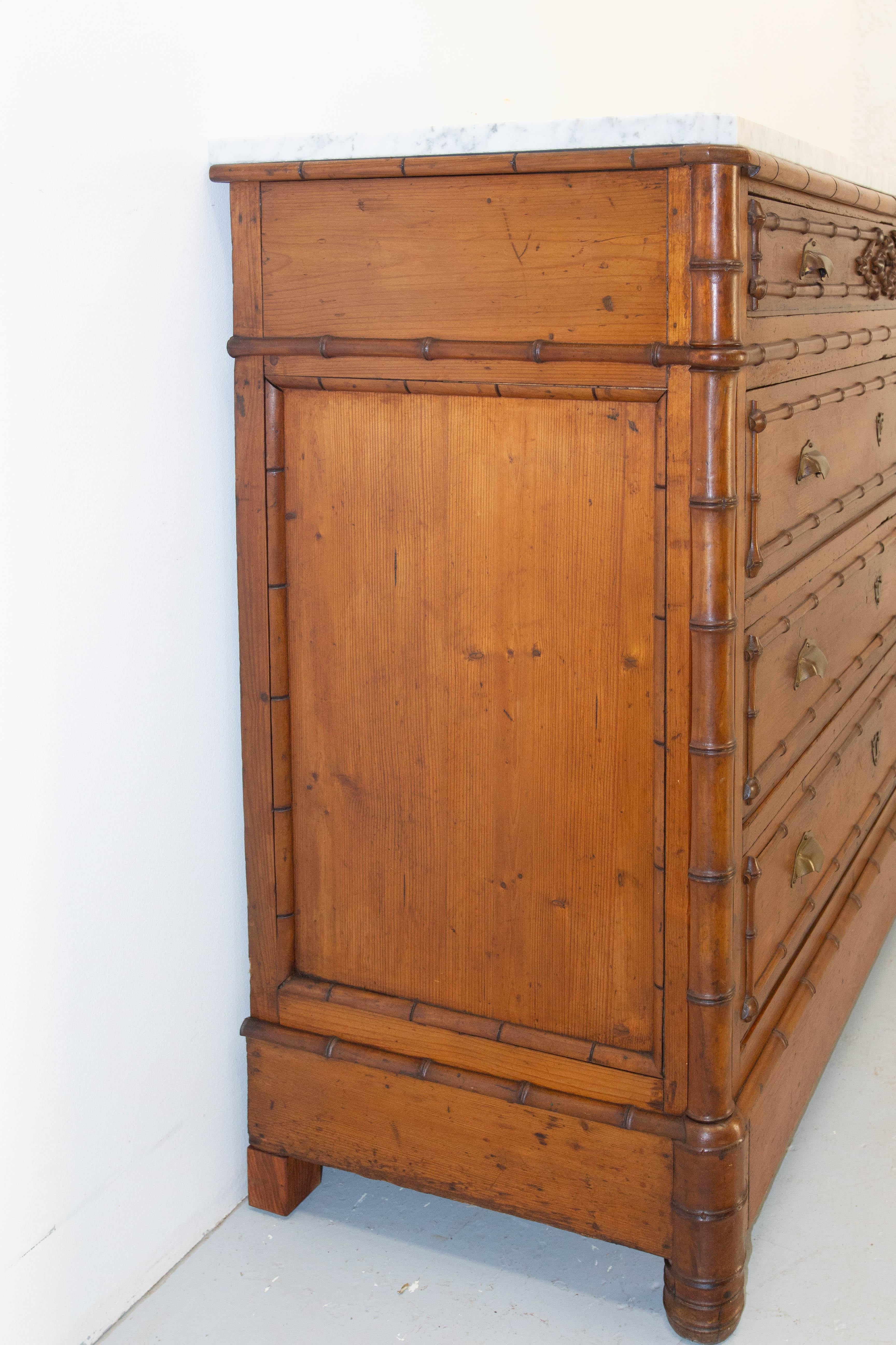 French bamboo-style chest of drawers with white marble top In Good Condition In Labrit, Landes