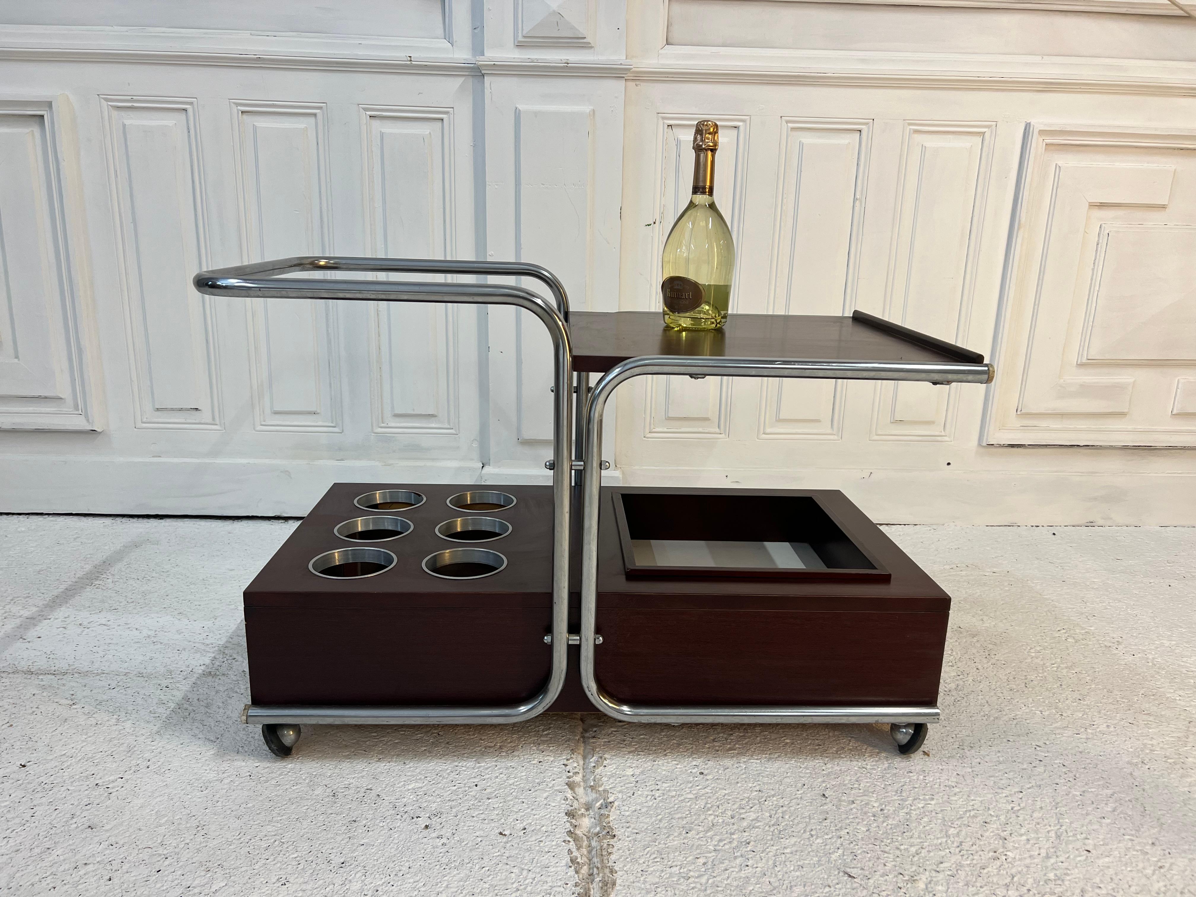 magnificent rolling bar from the 50s in chromed stainless steel tube, large bottle shelf at the bottom and mahogany top at the top
the aluminum rings for the bottles give it a real chic 1950's look
The piece you need to serve your guest 

