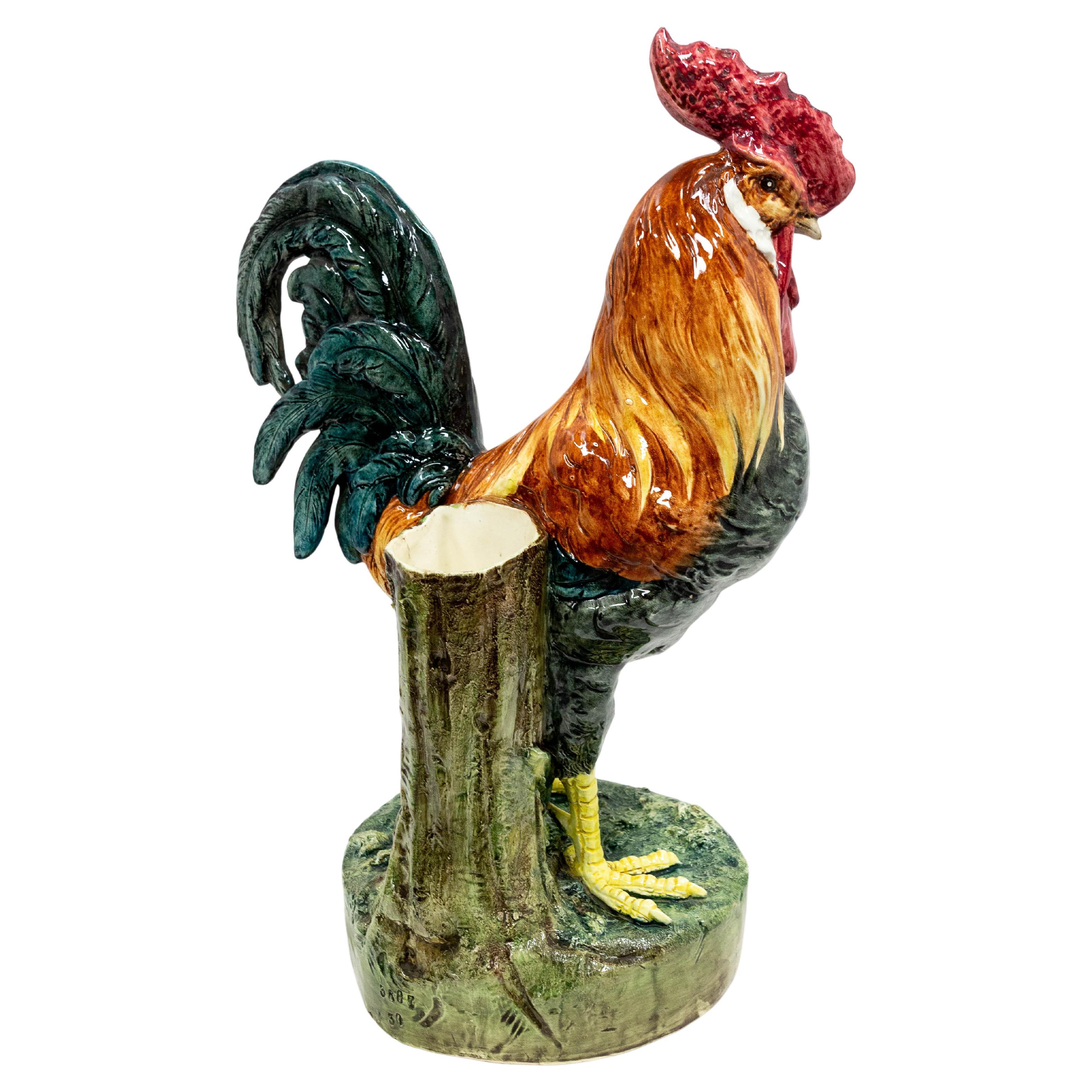 Barbotine en céramique française représentant un coq contre une souche d'arbre qui sert de vase. 
Fabriqué vers 1890

Bon état, très peu de marques d'utilisation.

Expédition :
23 / 35 / 51  cm  4.3 kg.


