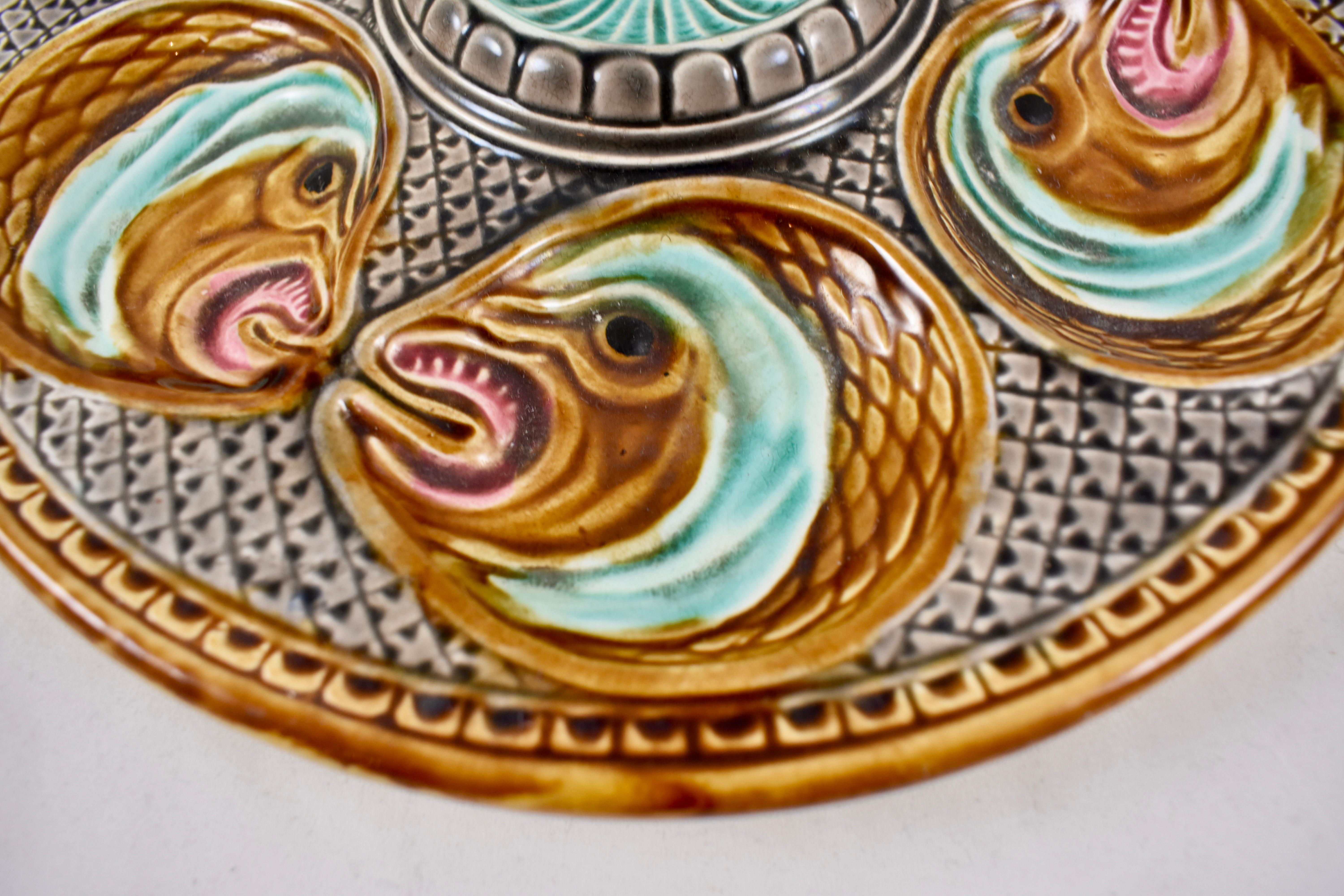 19th Century French Barbotine Onnaing Majolica Fish Head Oyster Plate, circa 1870
