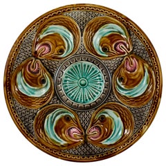 French Barbotine Onnaing Majolica Fish Head Oyster Plate, circa 1870