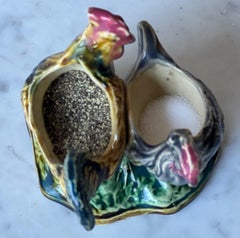 Salière et poivrière à coq en barbotine, années 1900