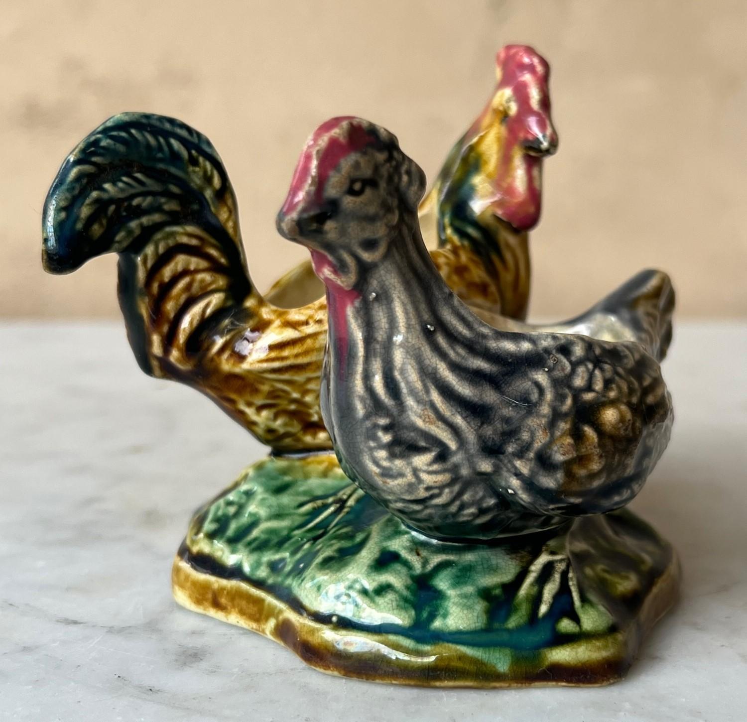 French Barbotine Rooster Salt & Pepper Cellars, circa 1900s In Good Condition For Sale In Ross, CA