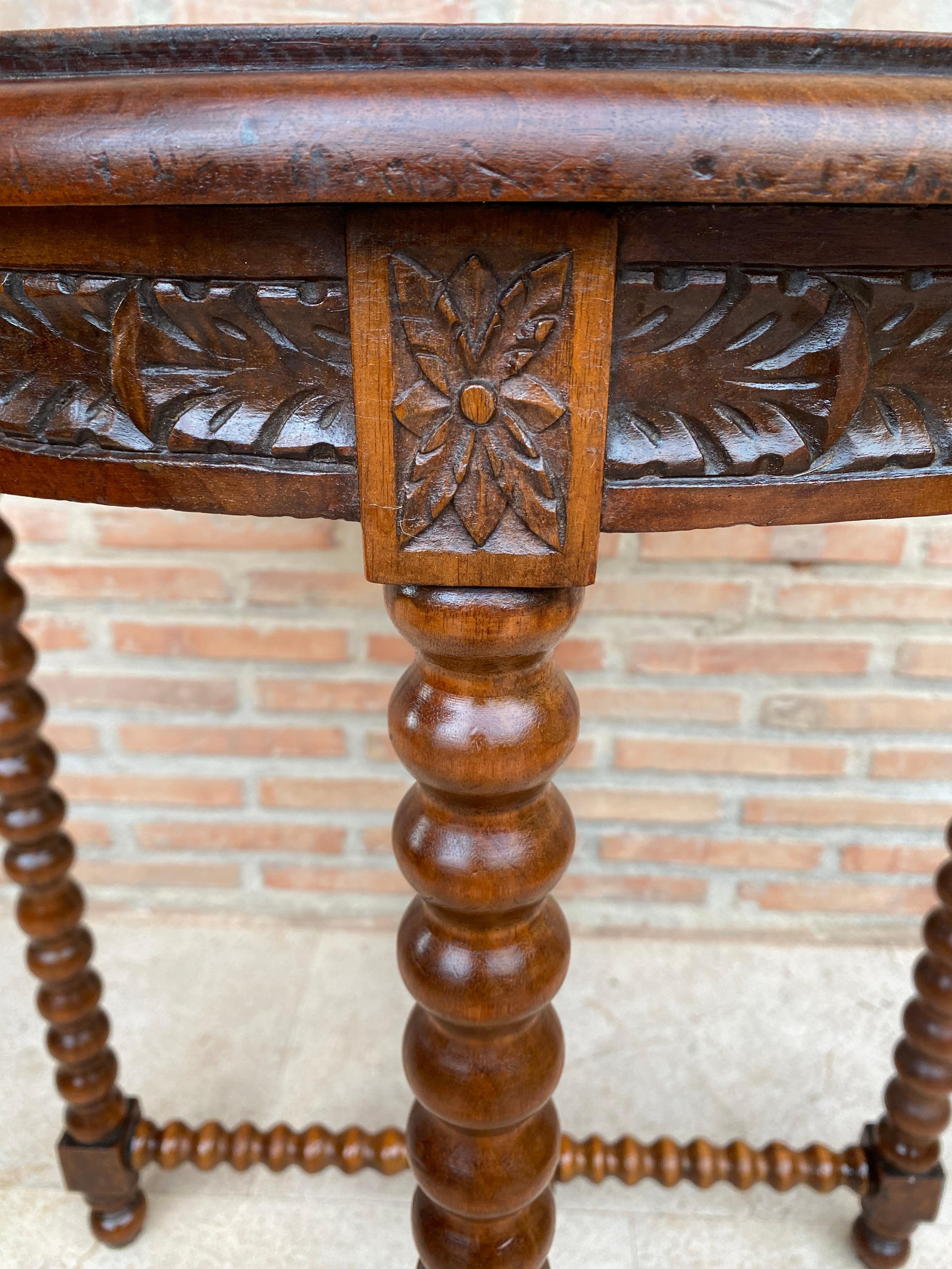 Table de barley française avec pieds en loupe, fin du 19ème siècle Bon état - En vente à Miami, FL