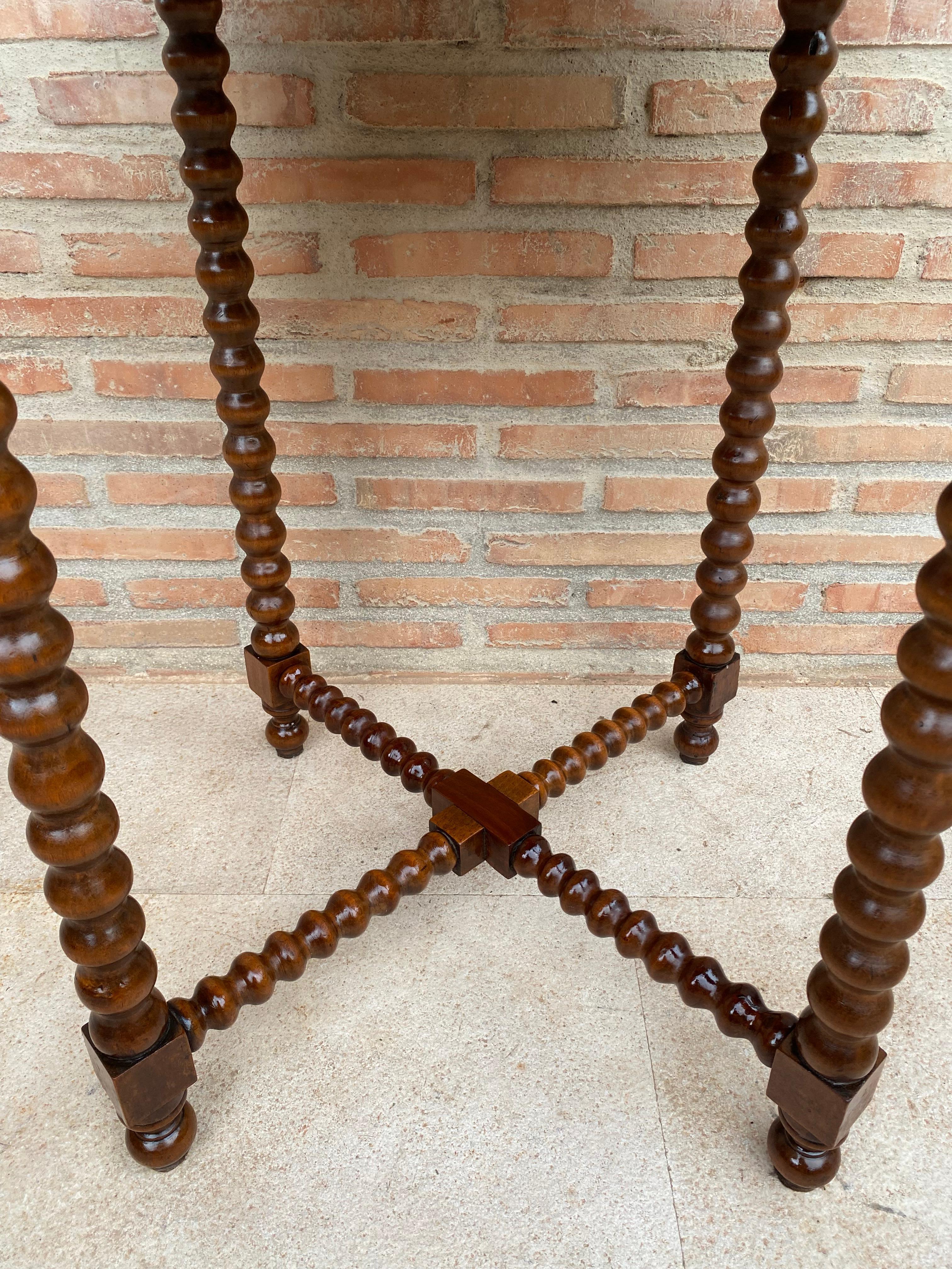 Table de barley française avec pieds en loupe, fin du 19ème siècle en vente 1