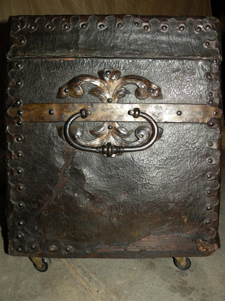 French Baroque 17th Century Iron Bound Leather Chest or Coffer For Sale 2