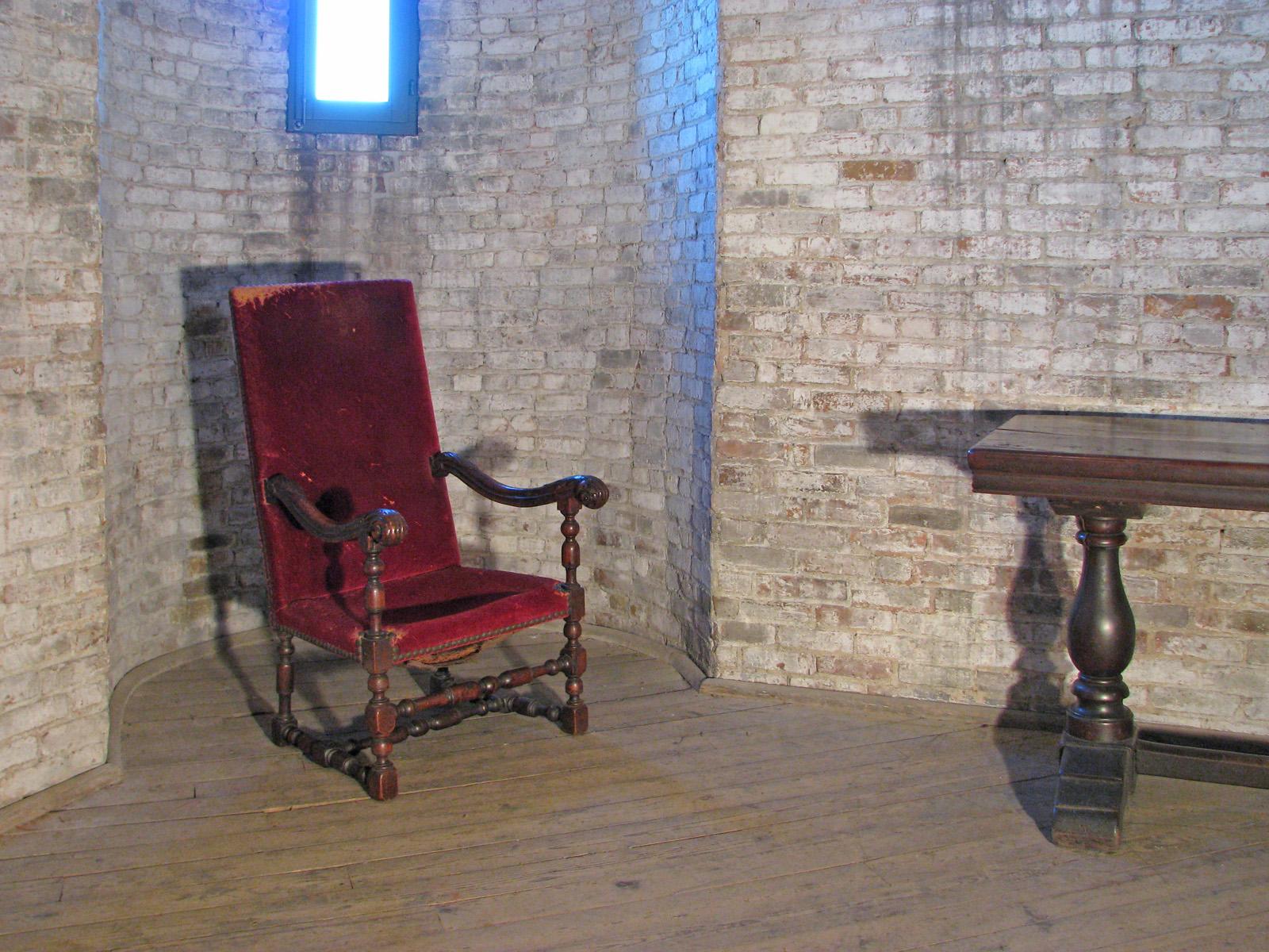 Louis XIV.-Sessel aus Walnussholz im französischen Barockstil, 17. Jahrhundert im Zustand „Gut“ im Angebot in Troy, NY