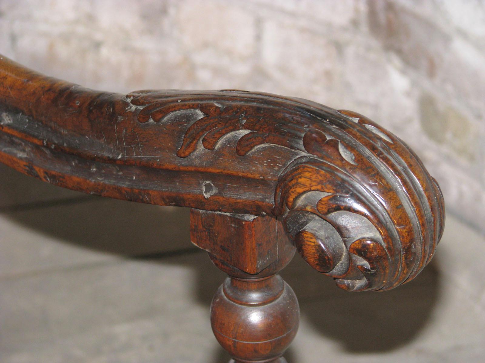 French Baroque 17th Century Louis XIV Walnut Armchair In Good Condition For Sale In Troy, NY