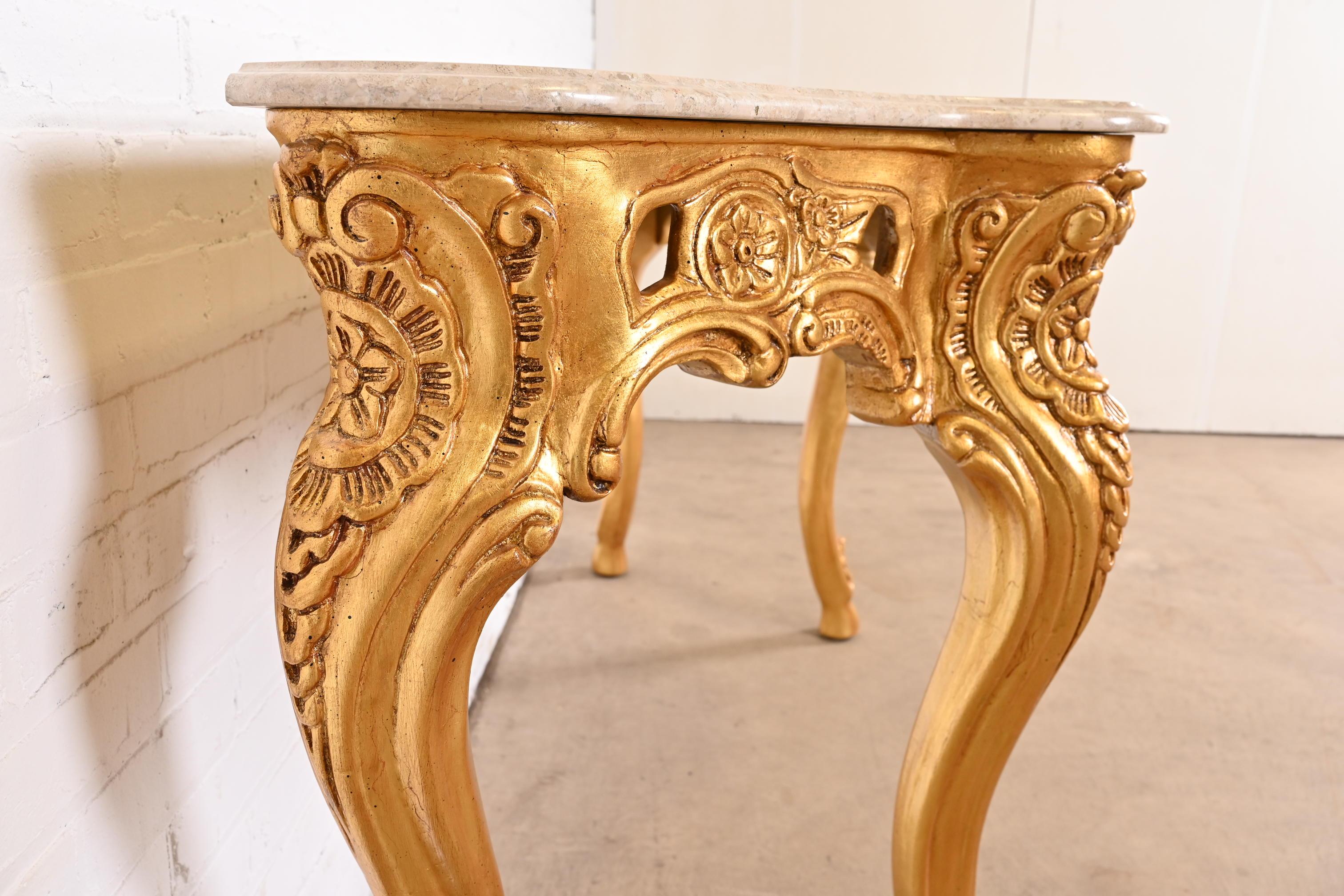 Table console baroque française en bois sculpté et doré avec plateau en marbre en vente 4