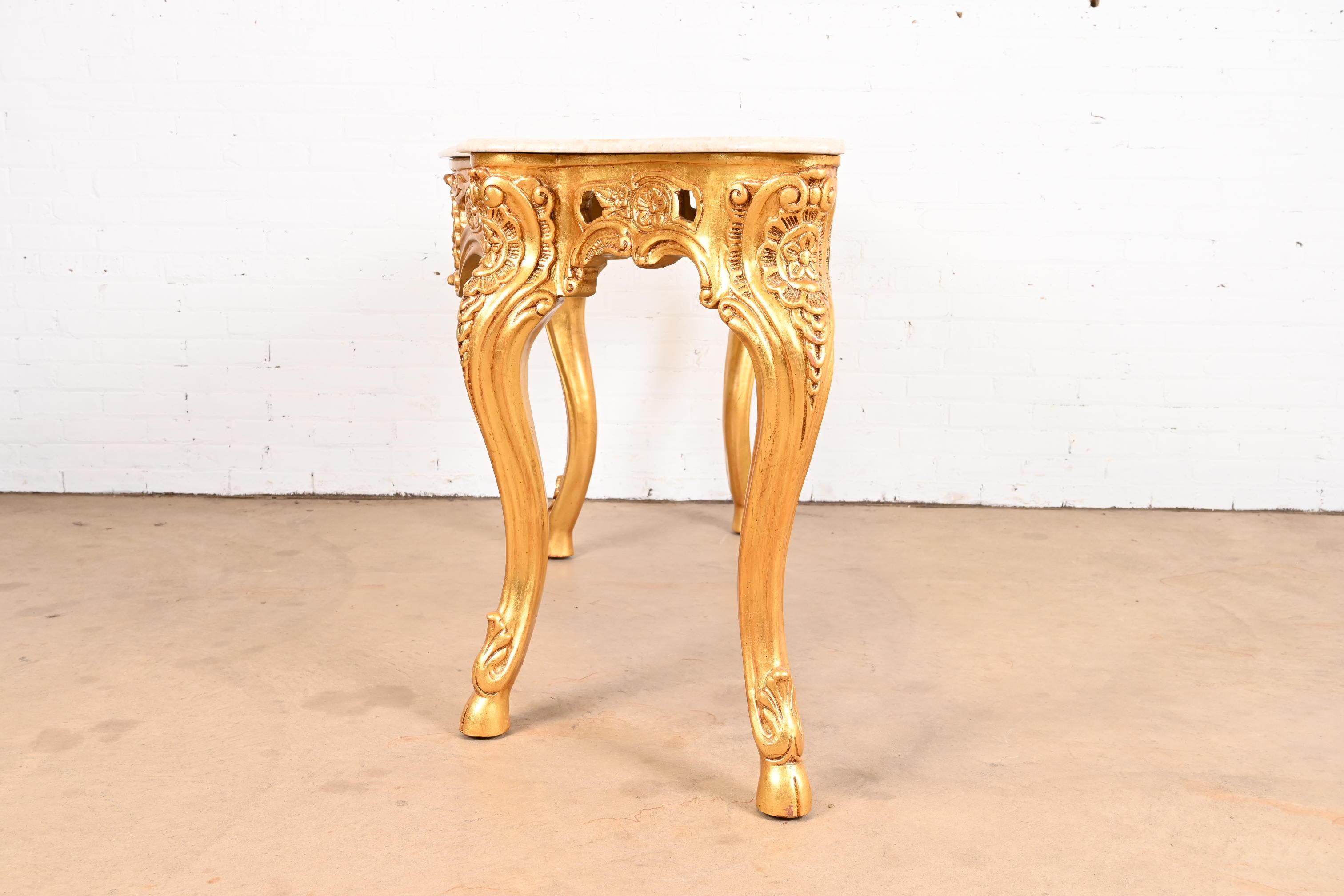 Table console baroque française en bois sculpté et doré avec plateau en marbre en vente 8