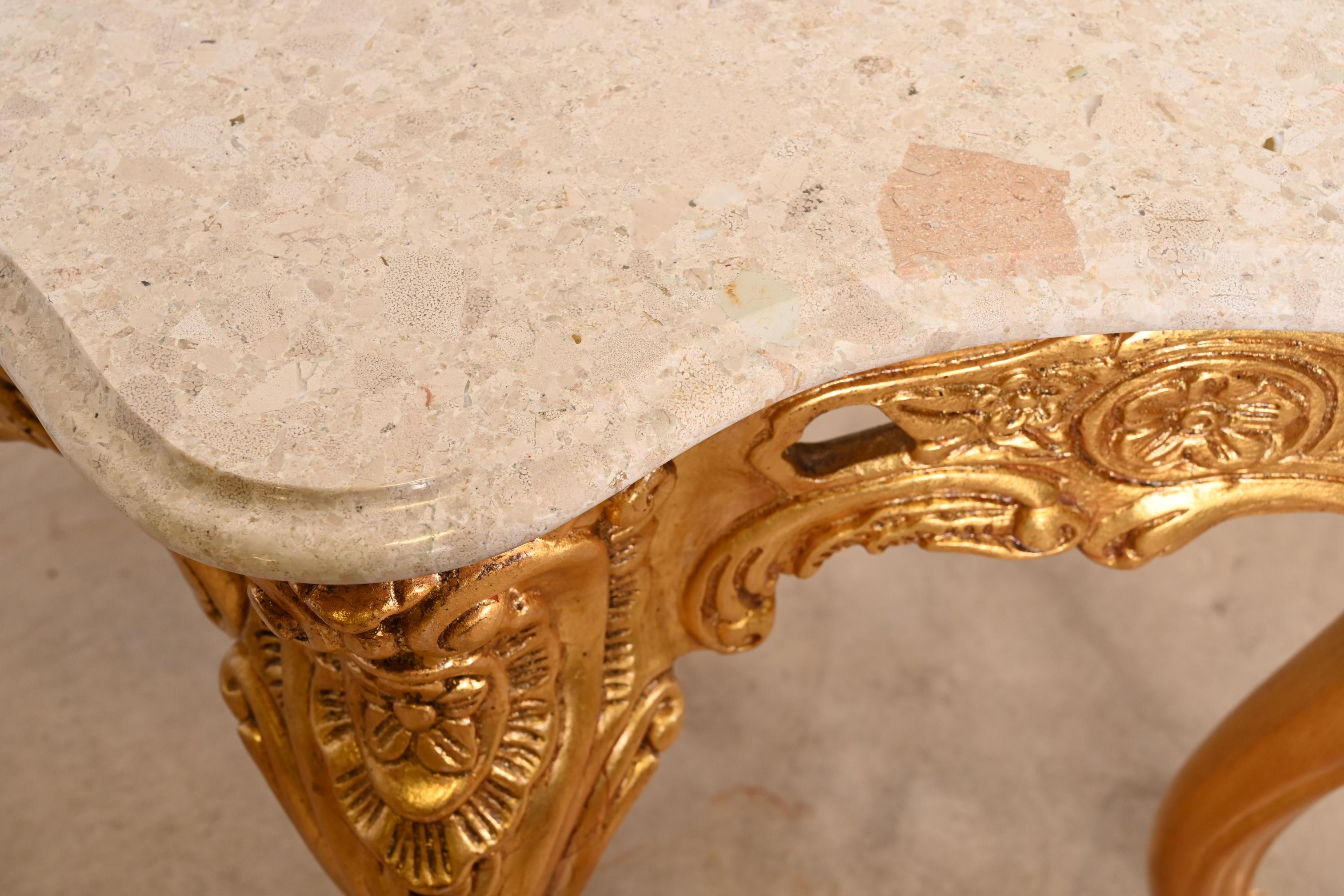 Table console baroque française en bois sculpté et doré avec plateau en marbre en vente 9