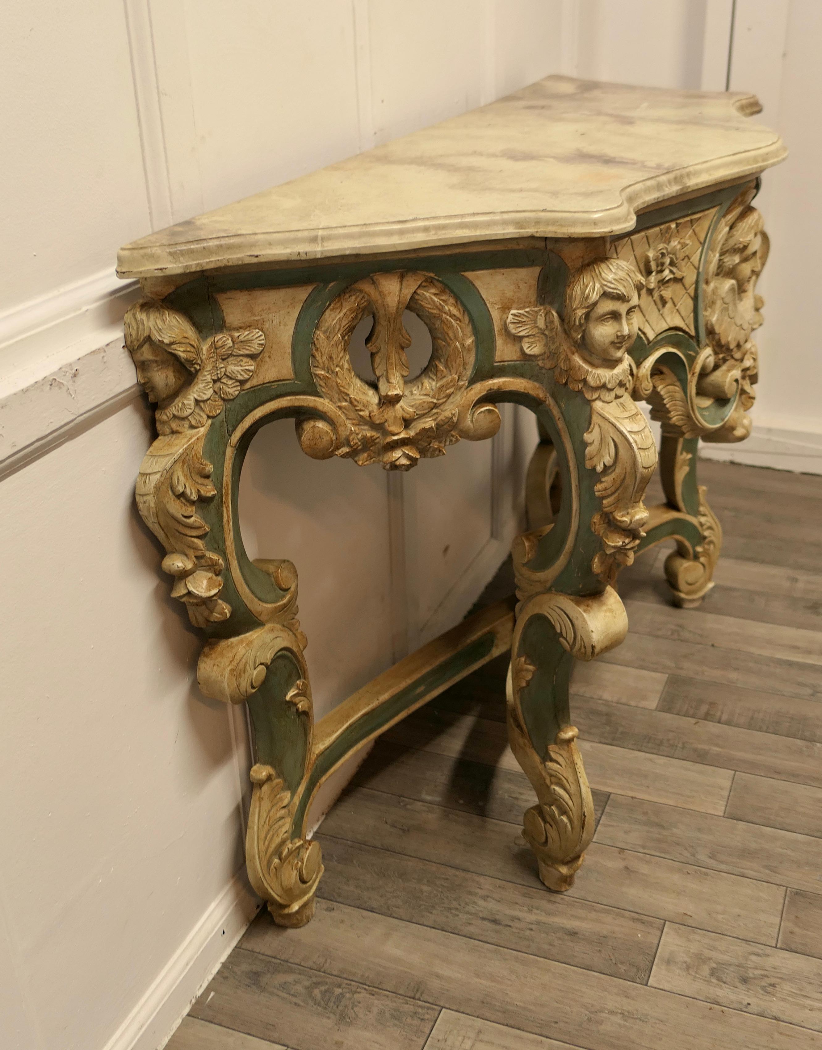  Table console baroque française, sculptée et peinte représentant les visages d'anges en vente 6