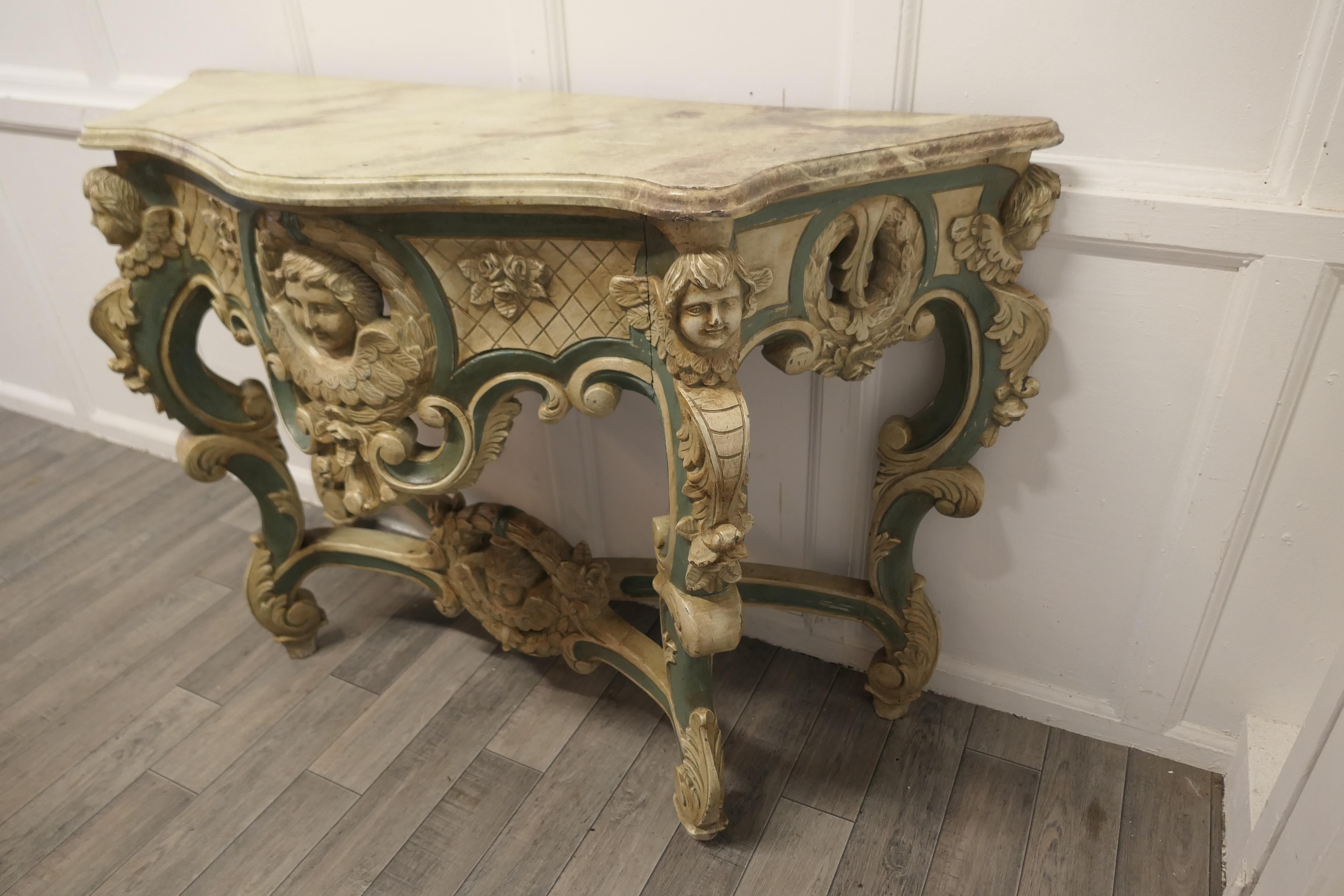  Table console baroque française, sculptée et peinte représentant les visages d'anges en vente 3