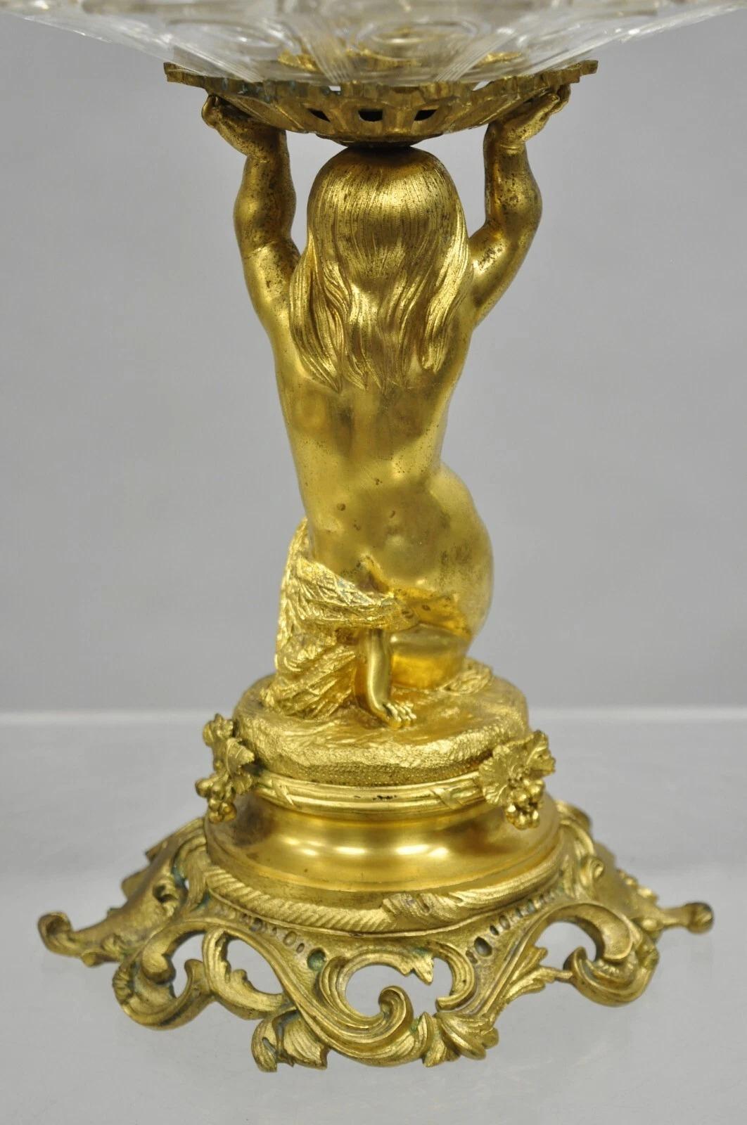 French Baroque Louis XV Gold Gilt Bronze Cherub & Glass 2 Tier Candy Dish Stand en venta 3