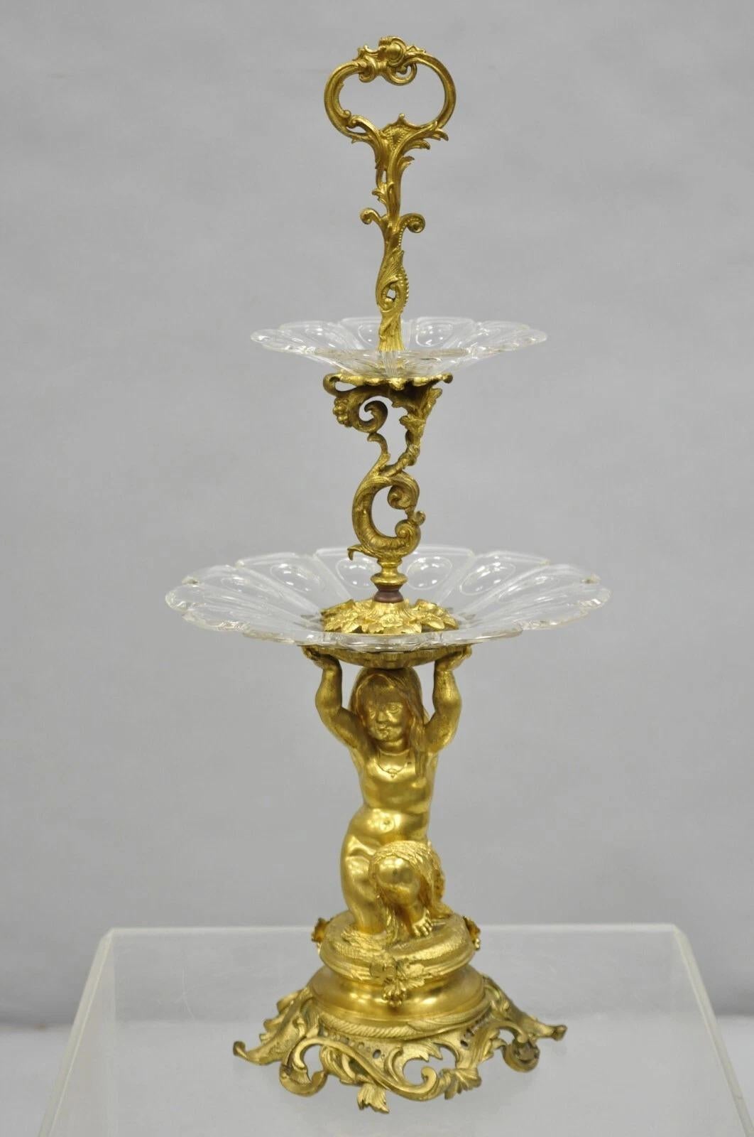 French Baroque Louis XV Gold Gilt Bronze Cherub & Glass 2 Tier Candy Dish Stand en venta 4