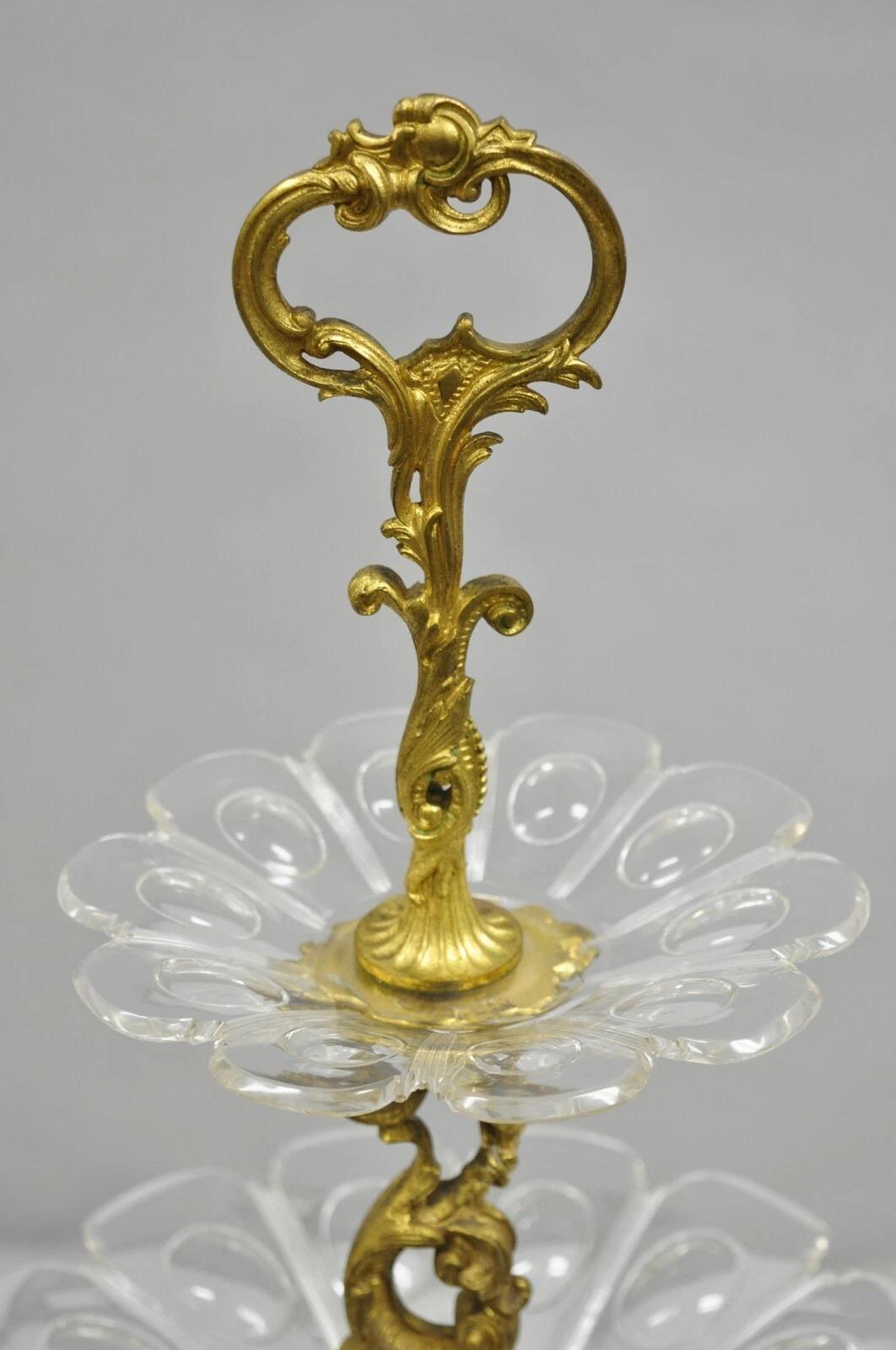 French Baroque Louis XV Gold Gilt Bronze Cherub & Glass 2 Tier Candy Dish Stand en Bueno estado para la venta en Philadelphia, PA