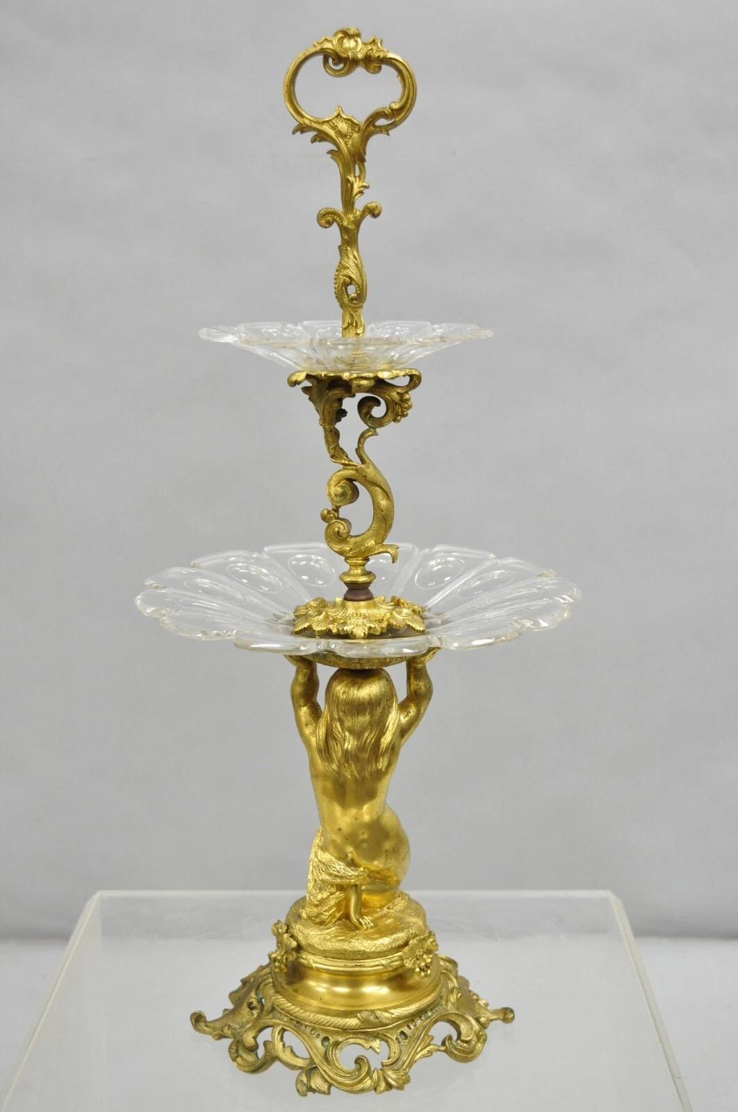 French Baroque Louis XV Gold Gilt Bronze Cherub & Glass 2 Tier Candy Dish Stand en venta 2