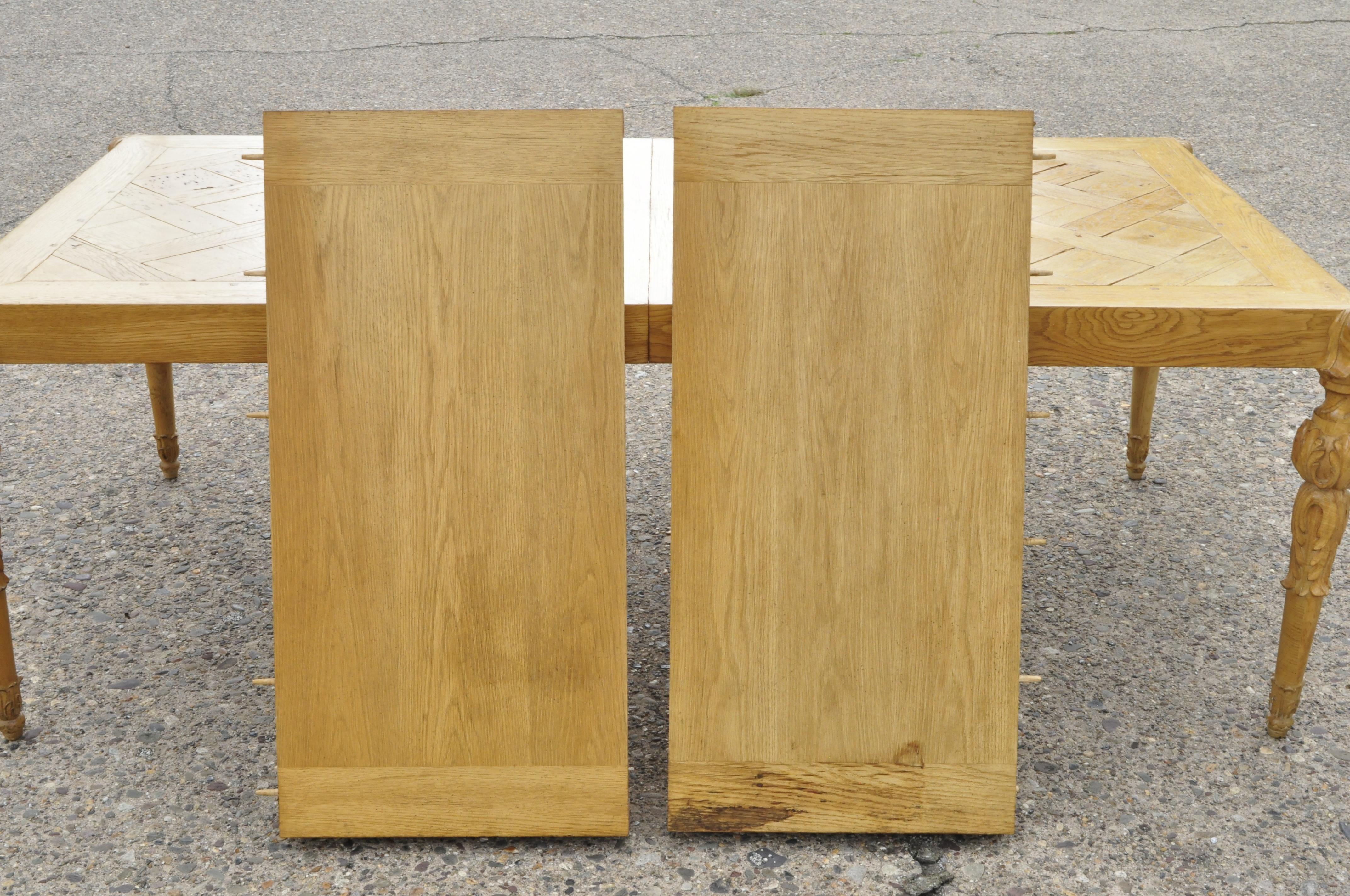 Chêne Table de salle à manger baroque française en parqueterie incrustée avec plateau en bois de style Régence