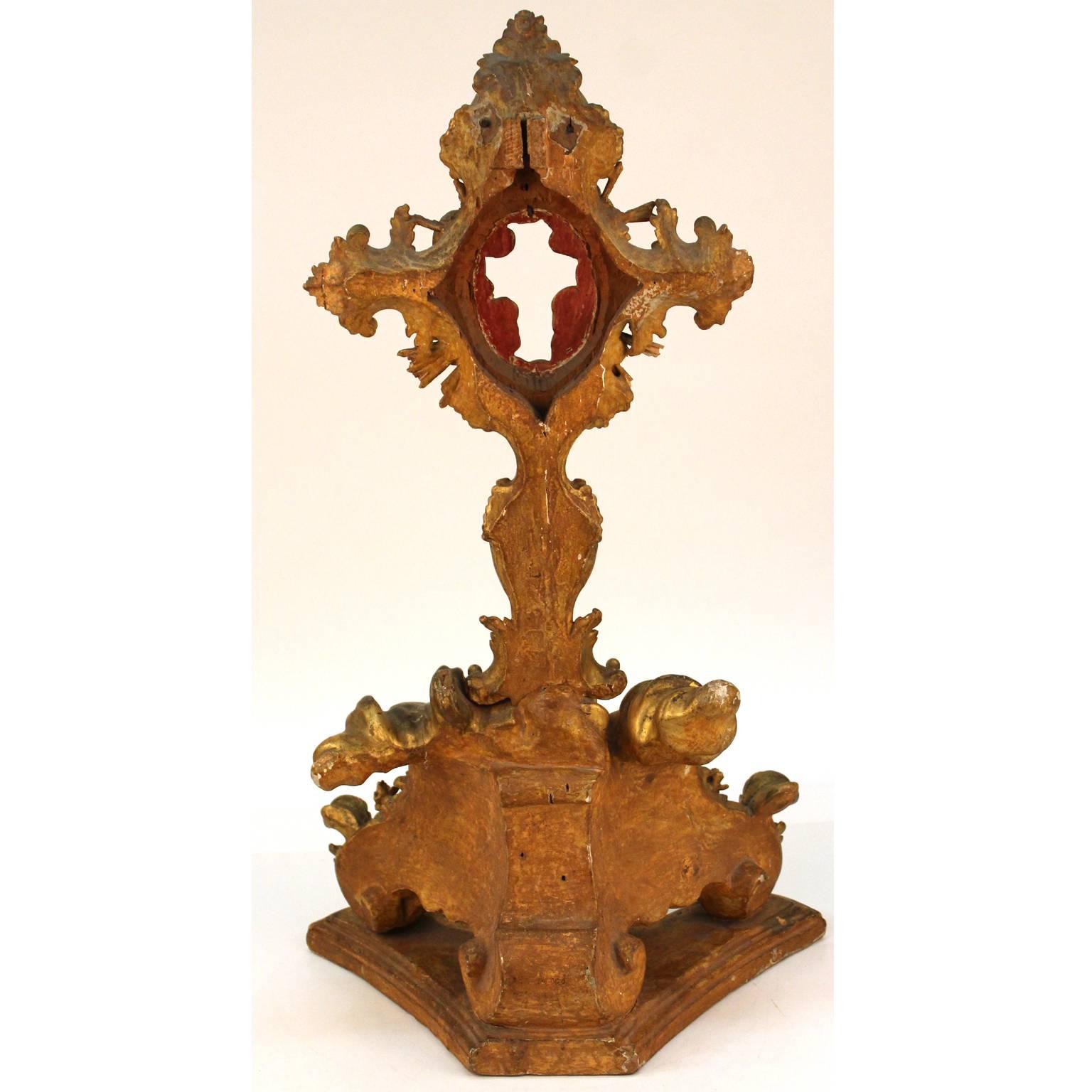 French Baroque Reliquary of the Holy Cross in Gilded Wood In Good Condition In New York, NY
