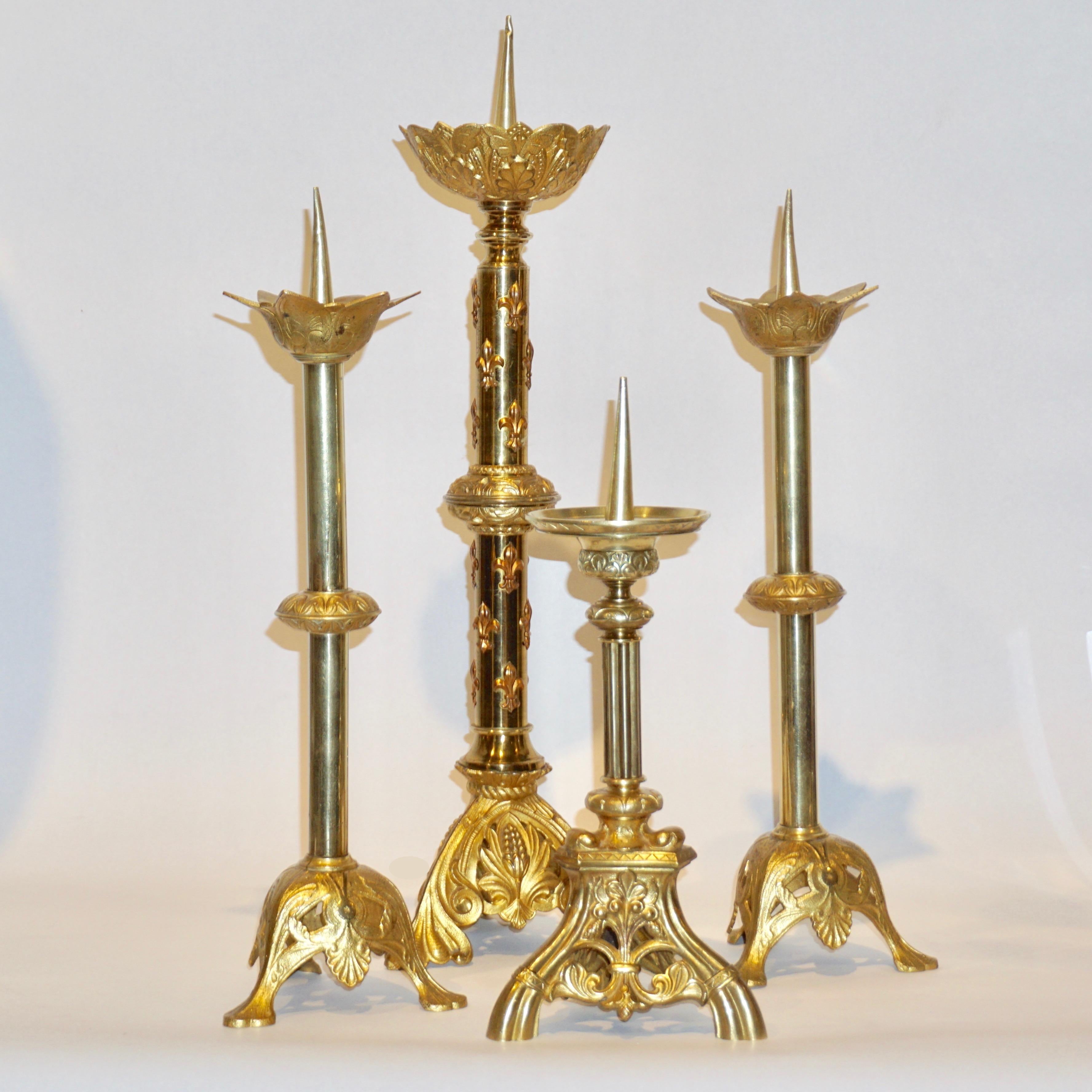 1880s French Baroque Revival Pair of Gilt Bronze Ormolu Pricket Candlesticks For Sale 3