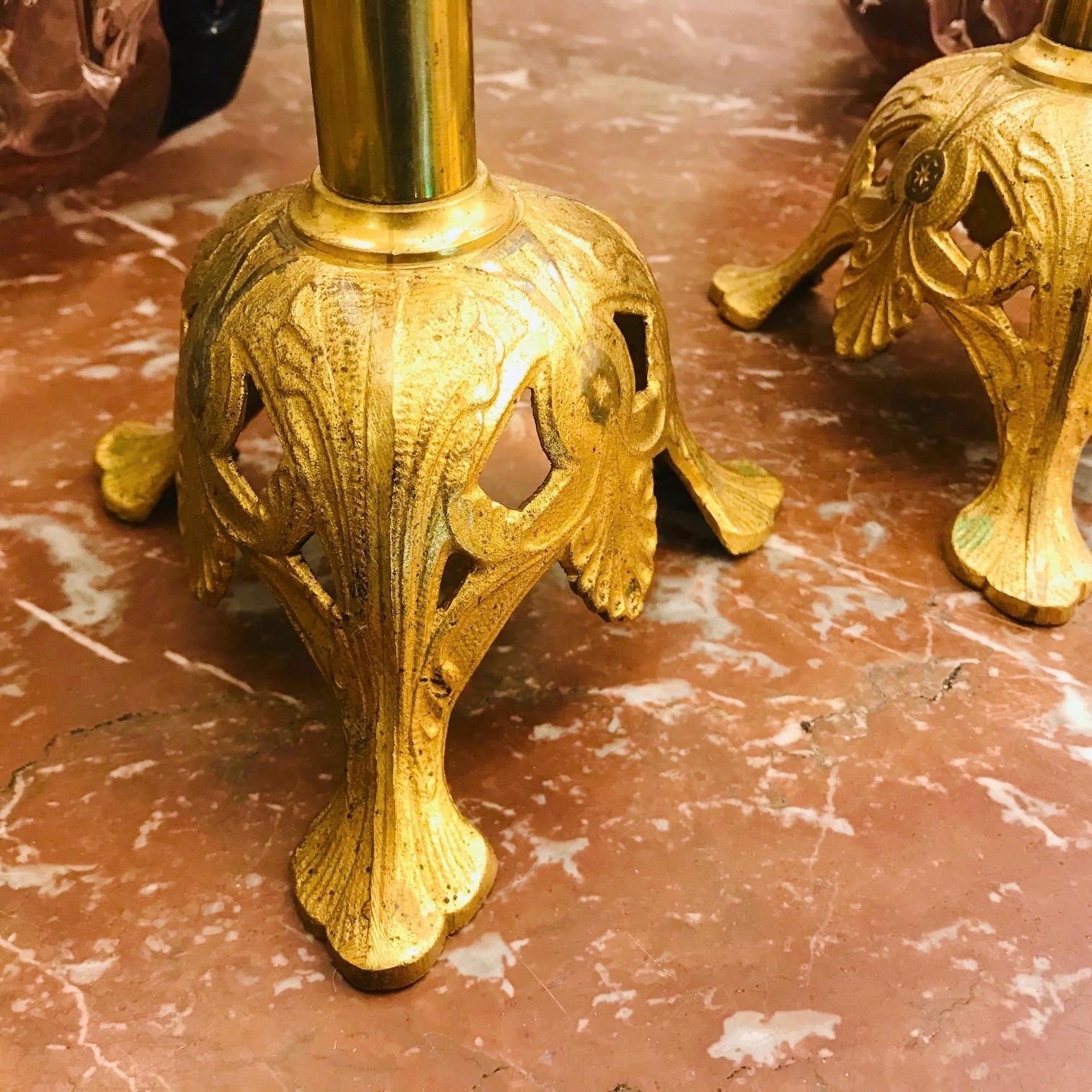 Bronze doré Paire de bougeoirs de style néo-baroque français en bronze doré et bronze doré, années 1880 en vente