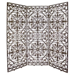 Paravent de style néo-baroque français à 3 panneaux percé et doré à la feuille